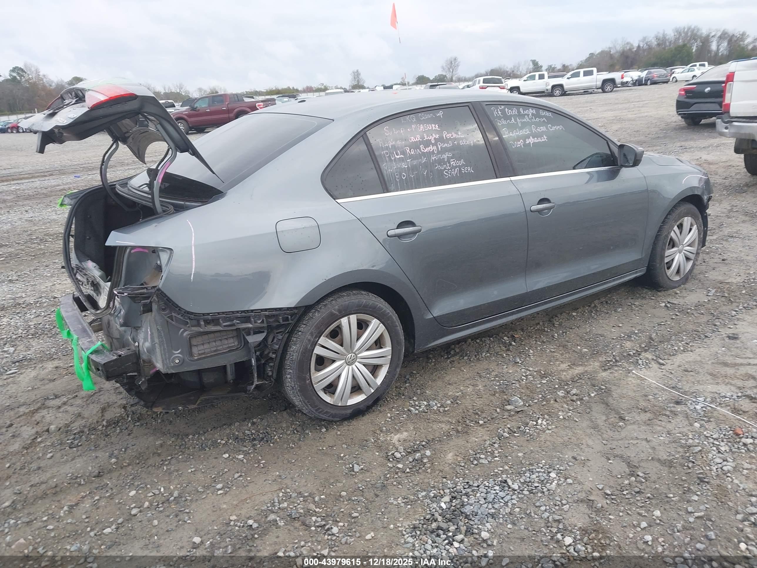 VOLKSWAGEN JETTA image 4