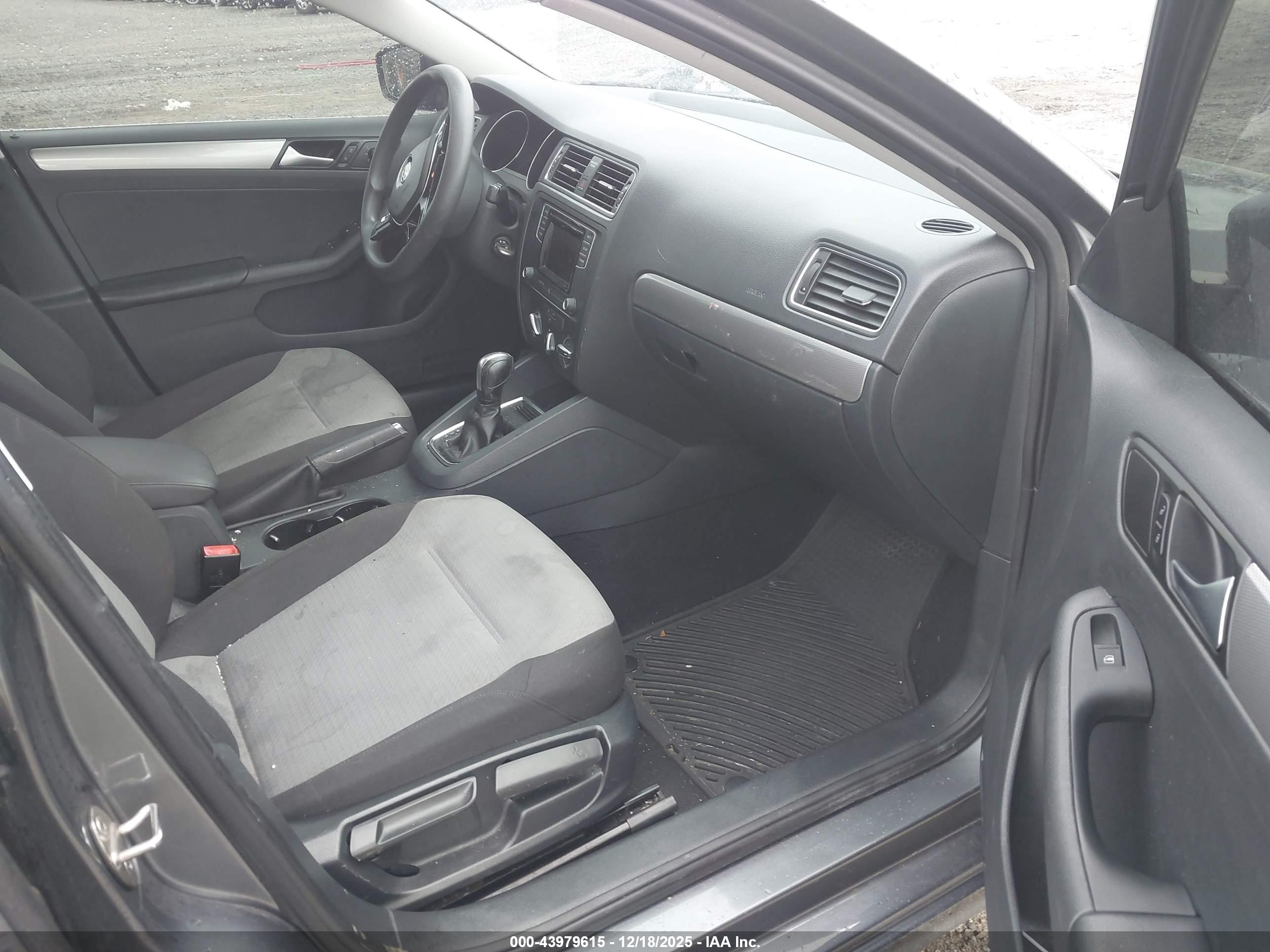 VOLKSWAGEN JETTA image 5