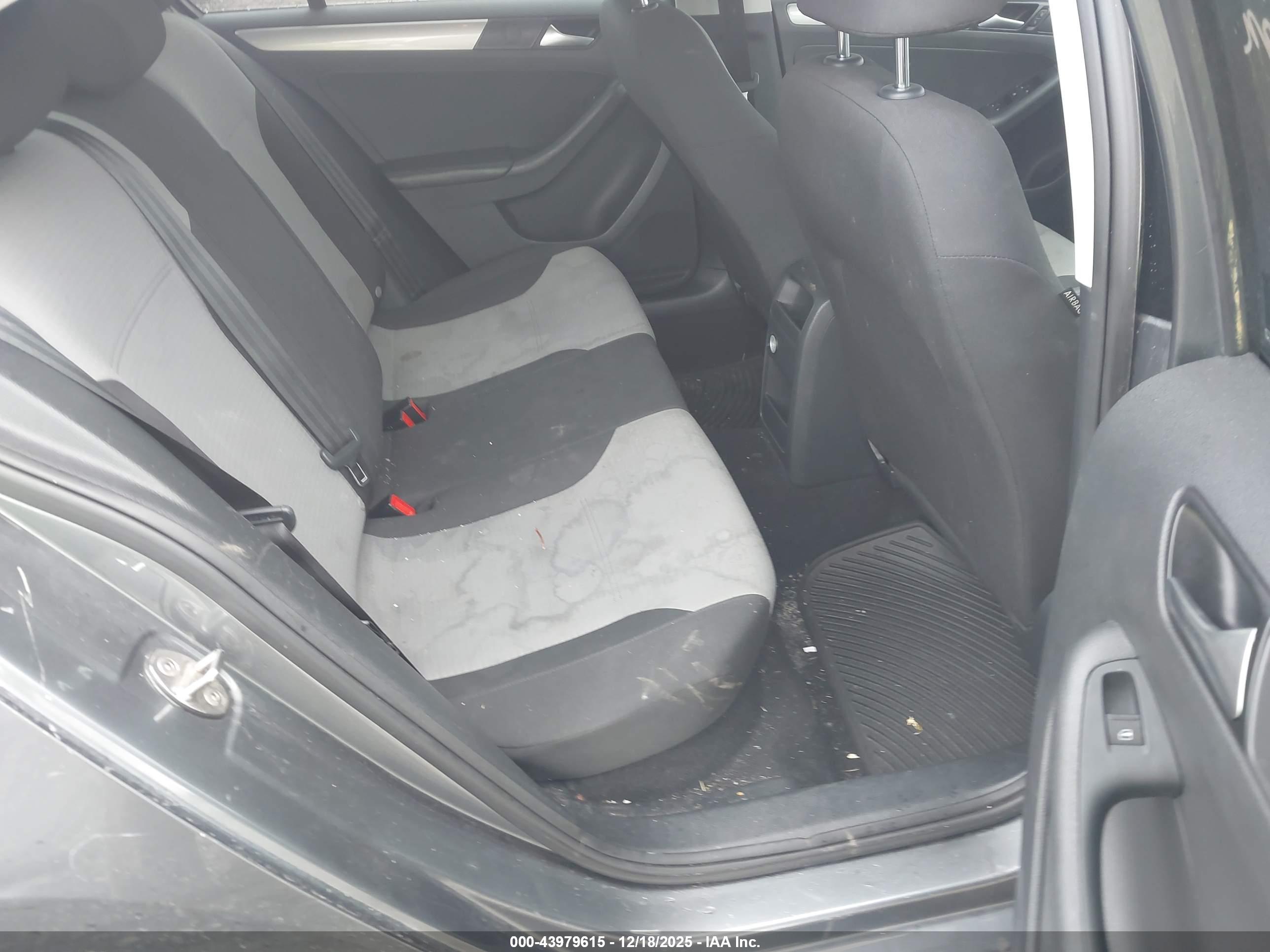 VOLKSWAGEN JETTA image 8