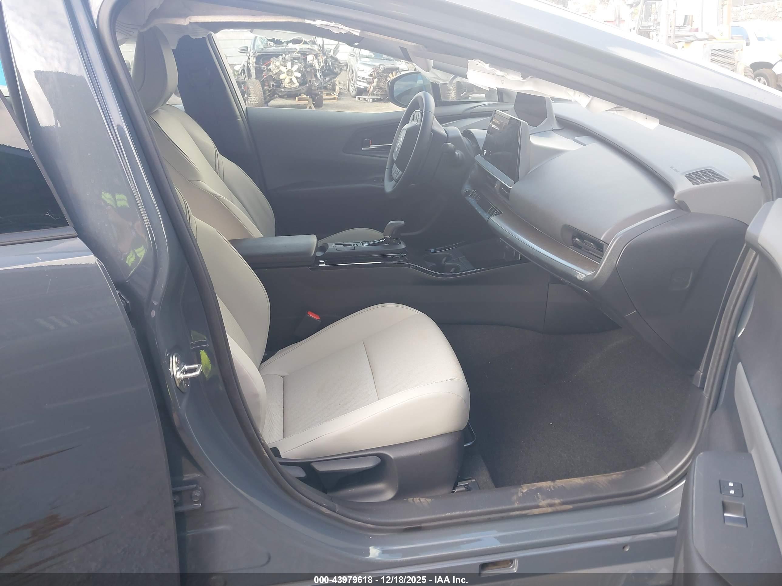 TOYOTA PRIUS image 5