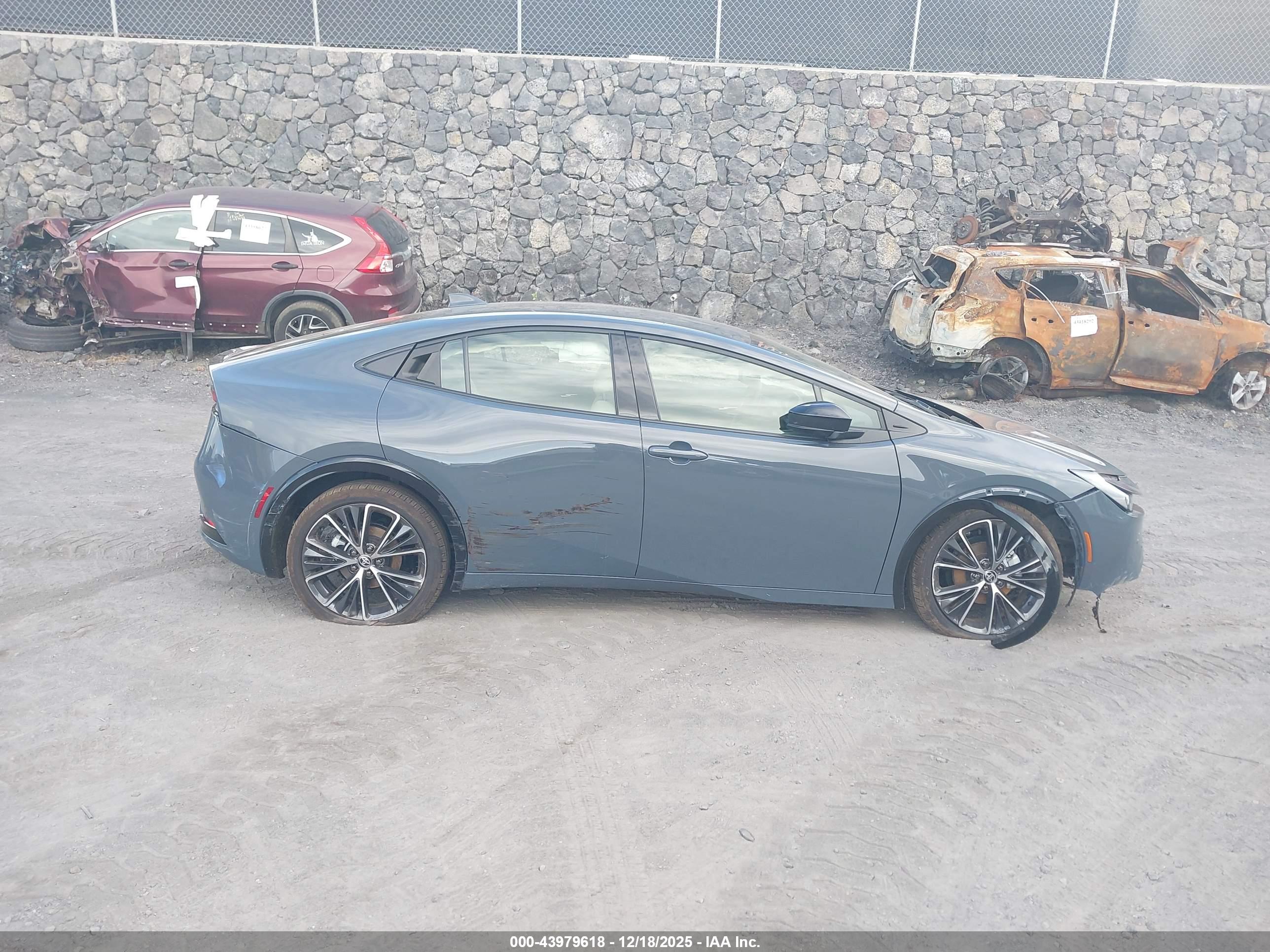 TOYOTA PRIUS image 6