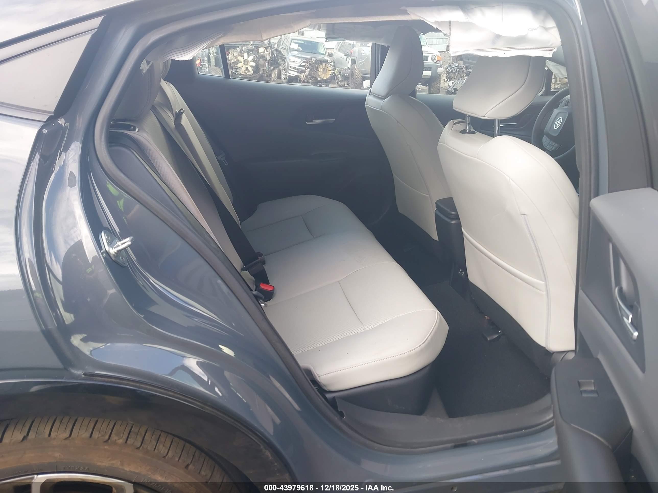 TOYOTA PRIUS image 8