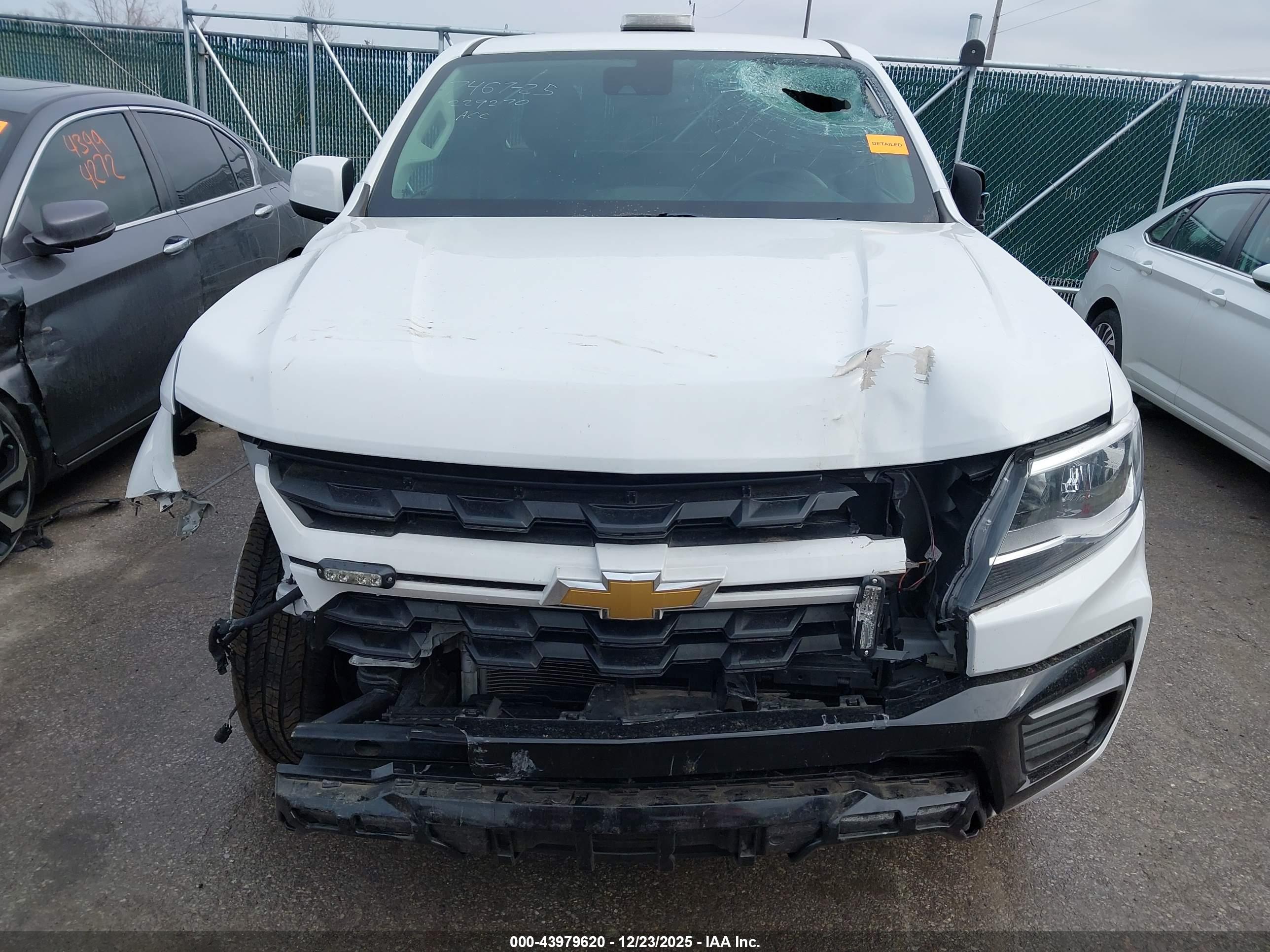 CHEVROLET COLORADO image 6