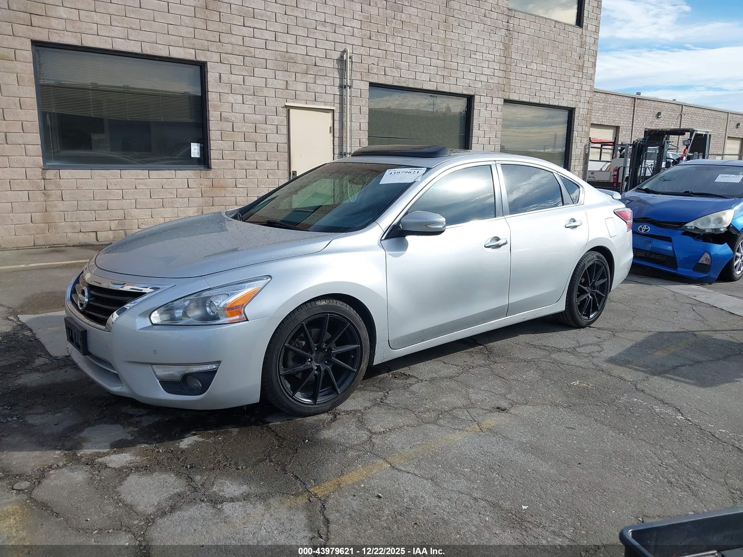 NISSAN ALTIMA image 2
