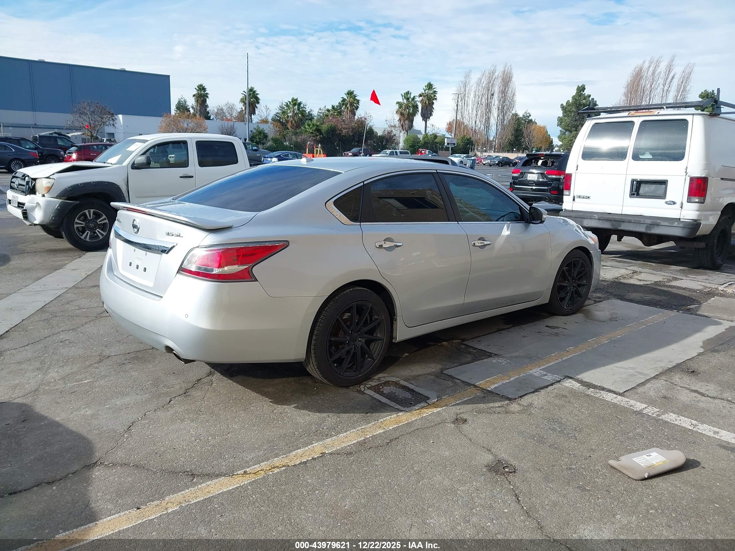 NISSAN ALTIMA image 4