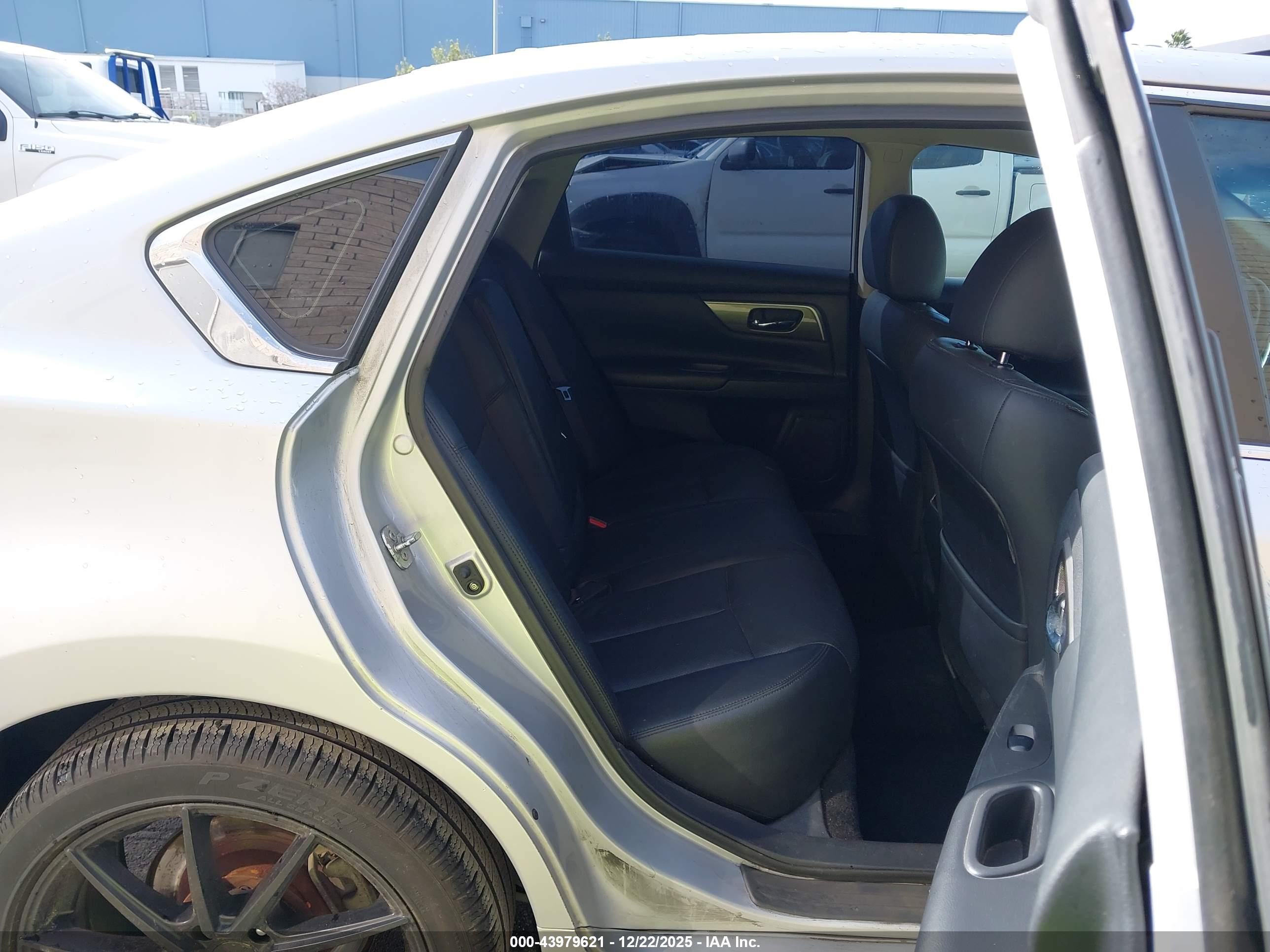 NISSAN ALTIMA image 8