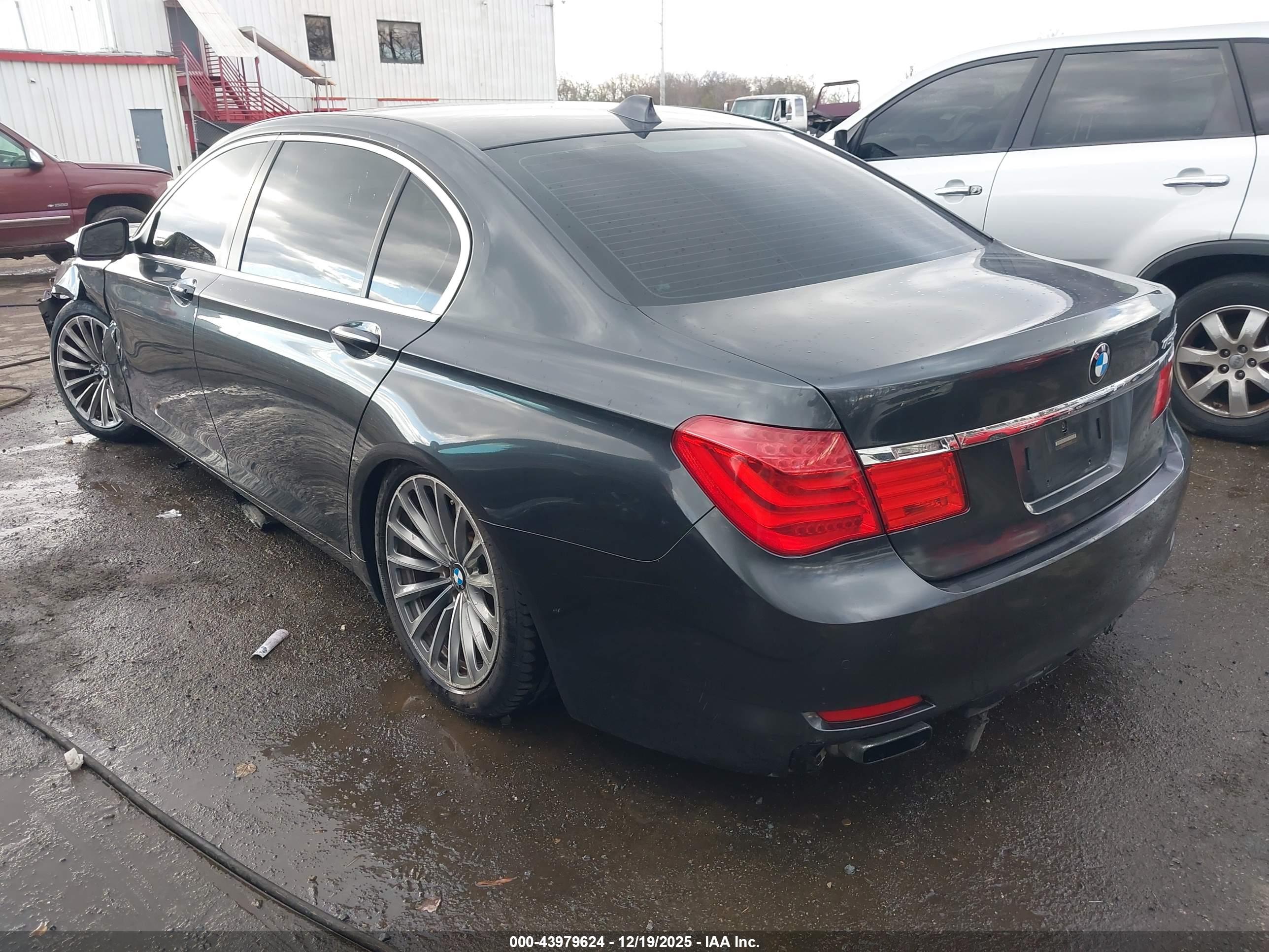 BMW 750LI image 3