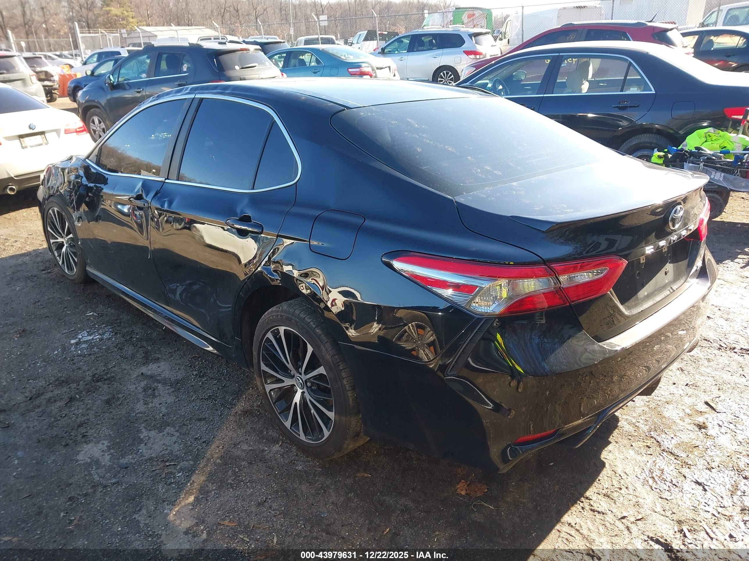TOYOTA CAMRY image 3