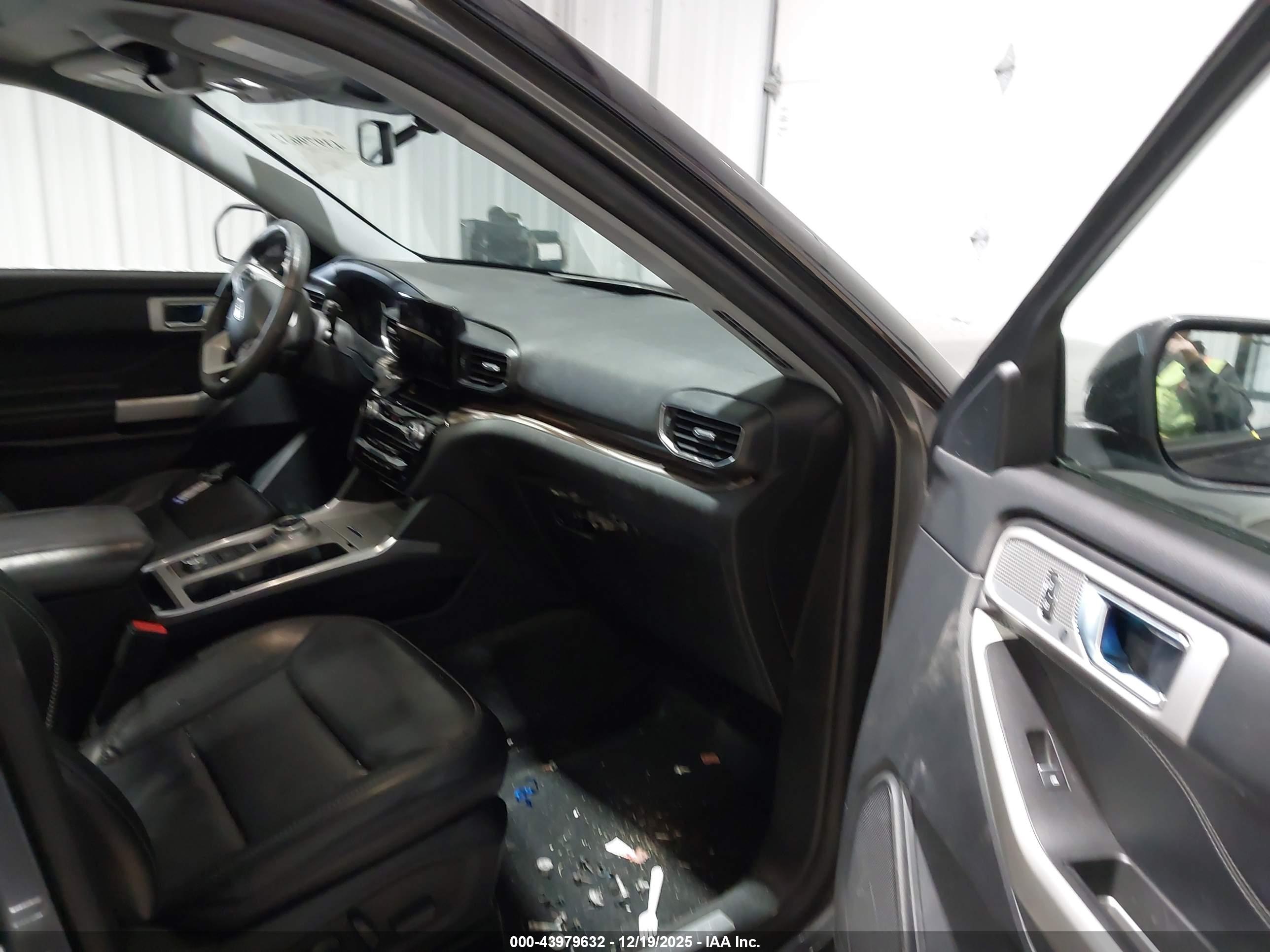 FORD EXPLORER image 5