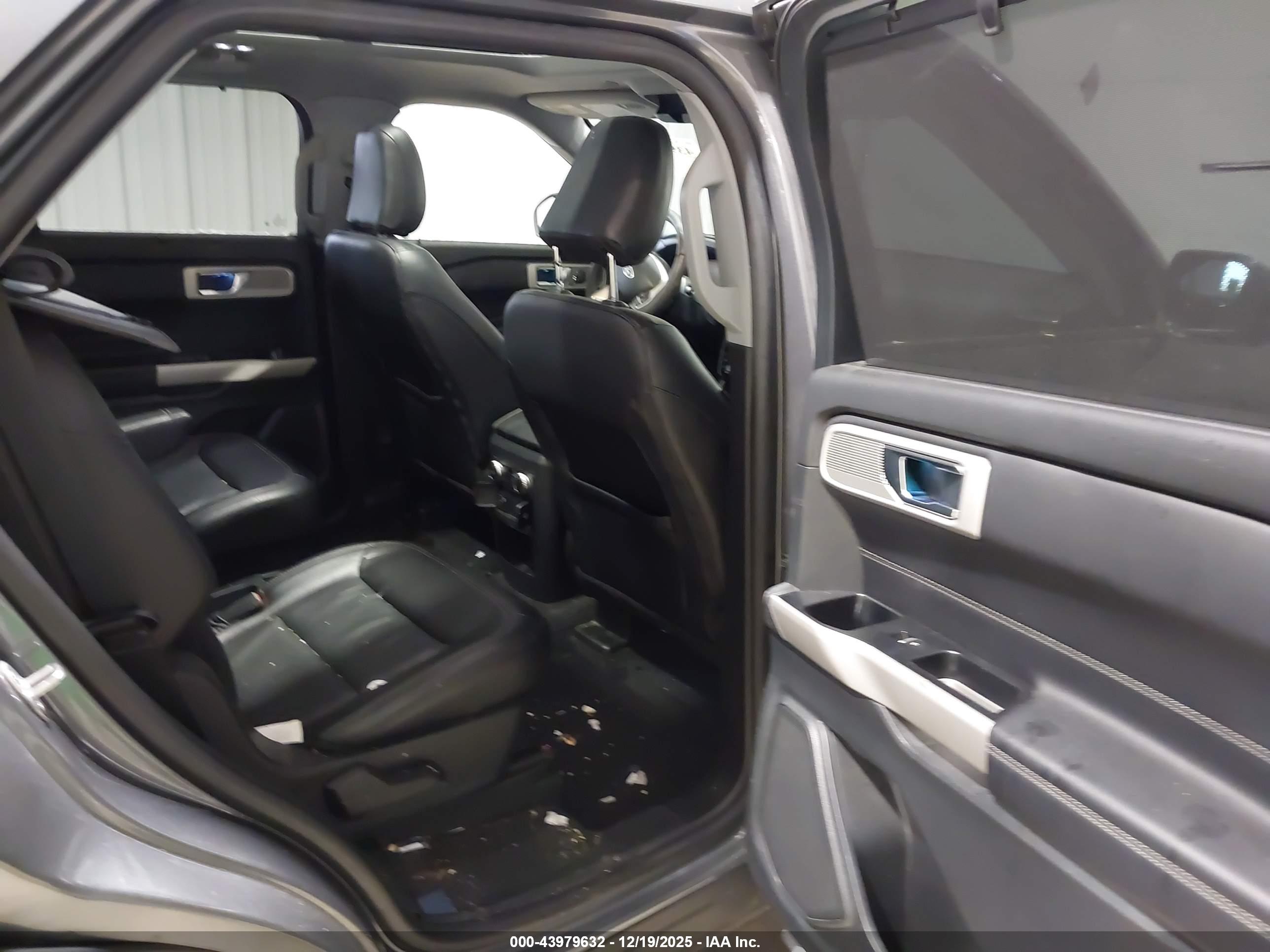 FORD EXPLORER image 8