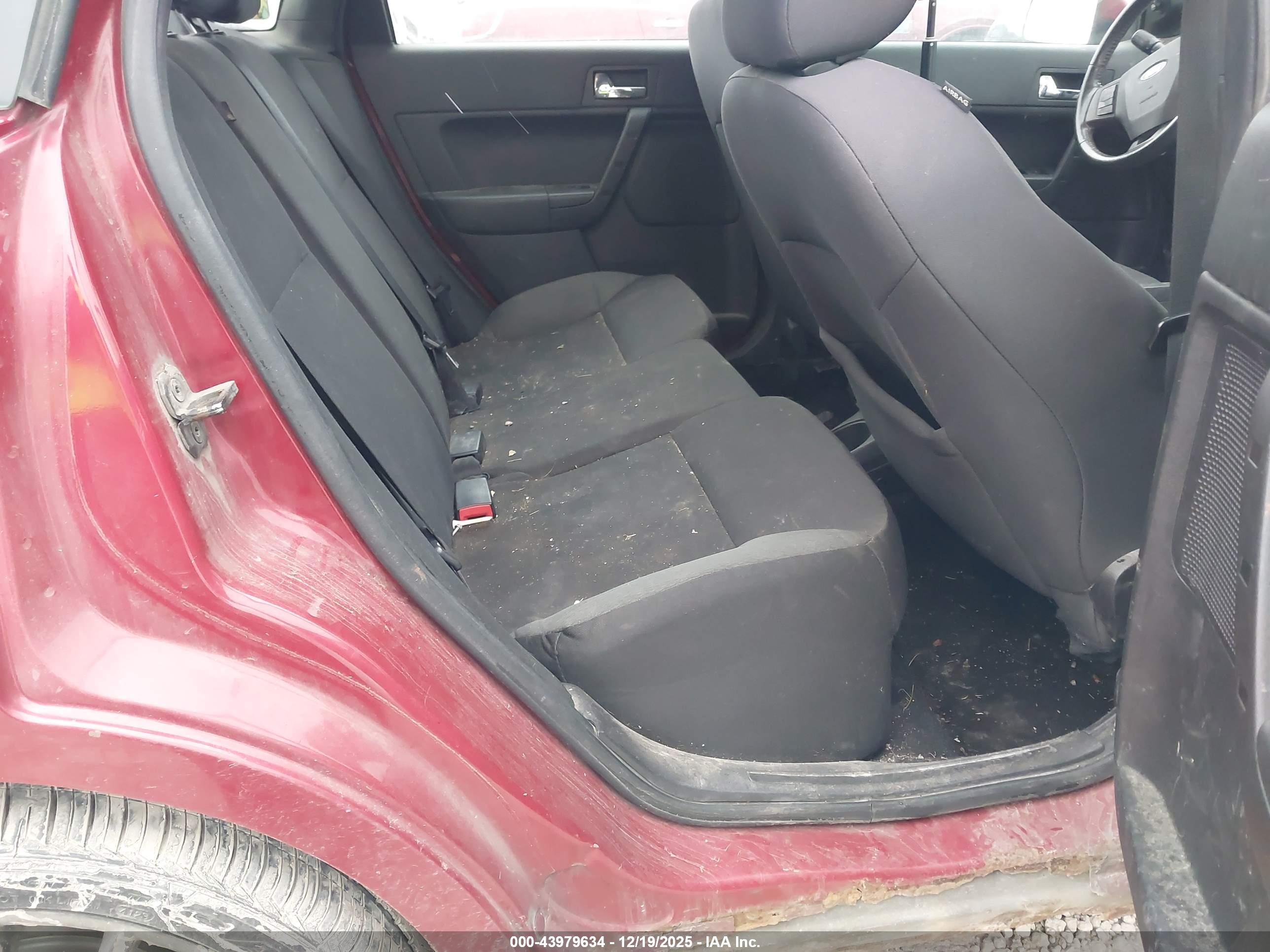 FORD FOCUS image 8