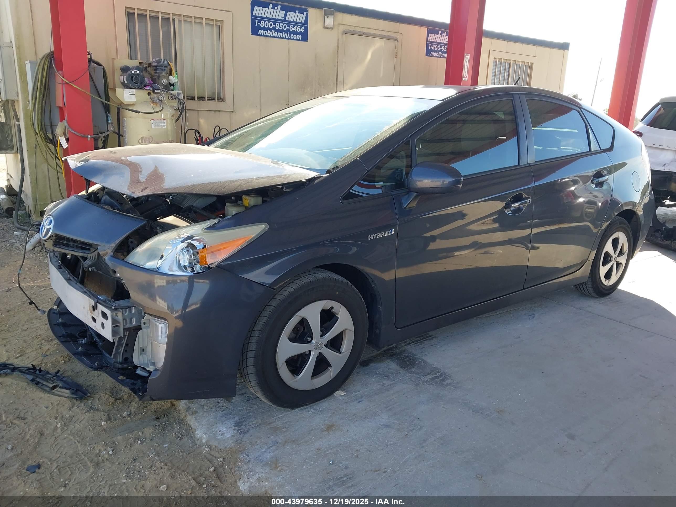 TOYOTA PRIUS image 2