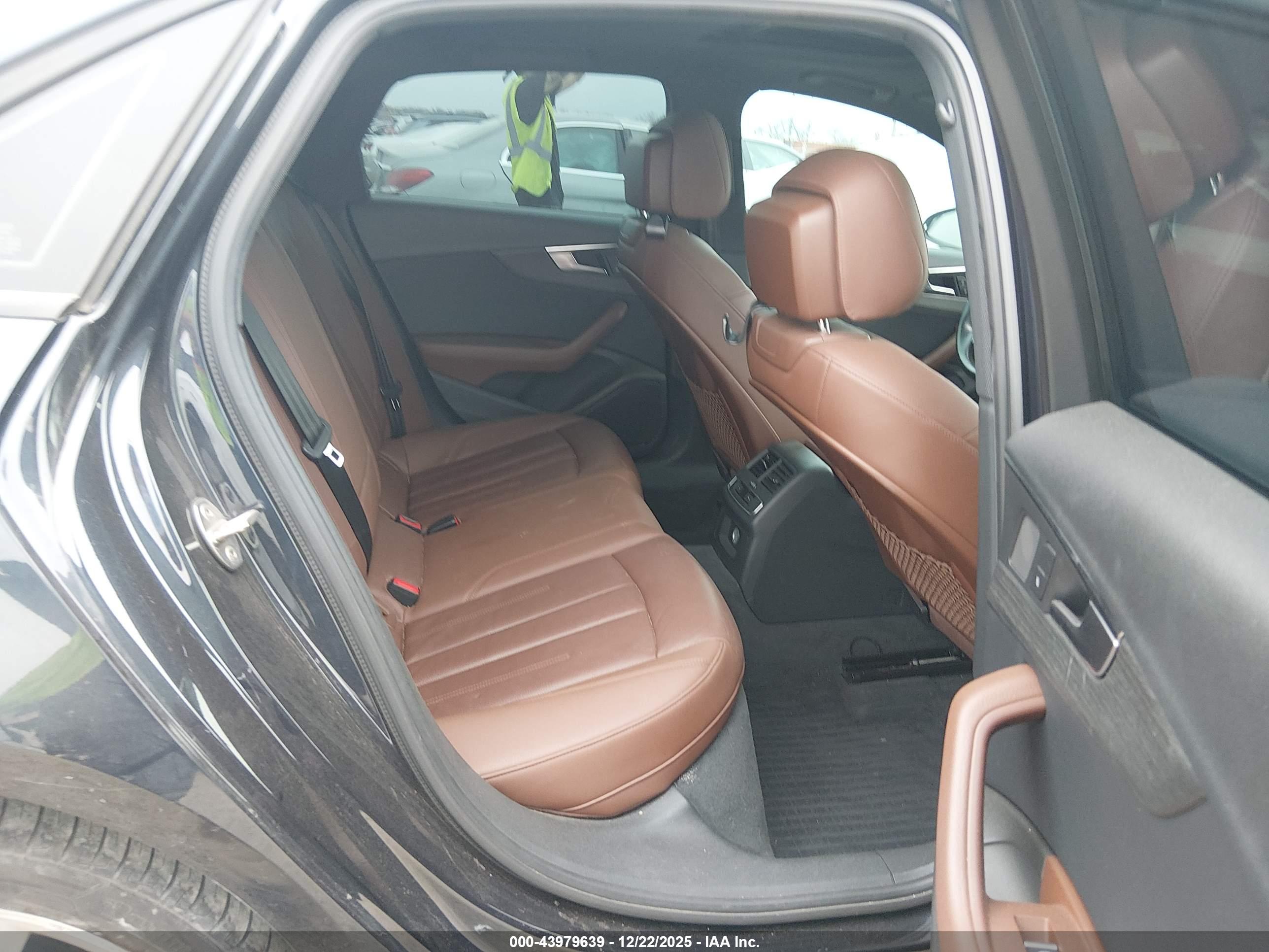 AUDI A4 image 8