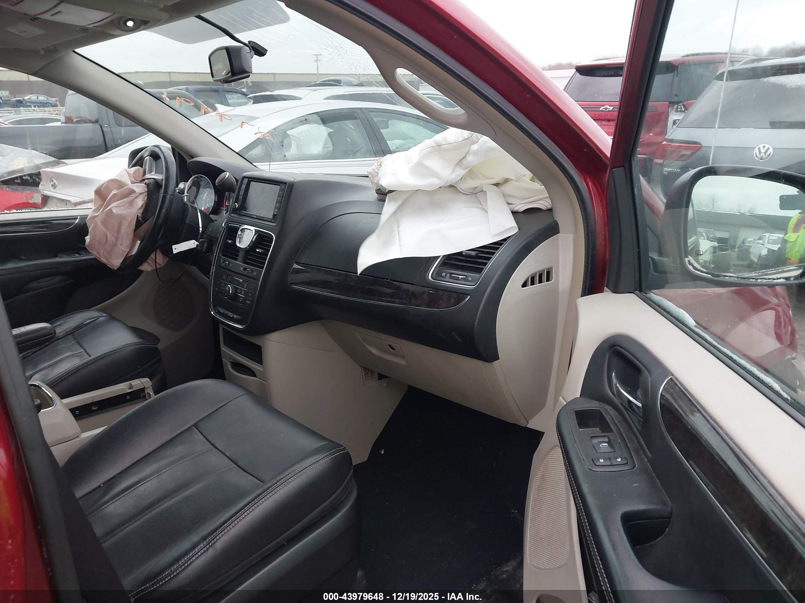 CHRYSLER TOWN image 5