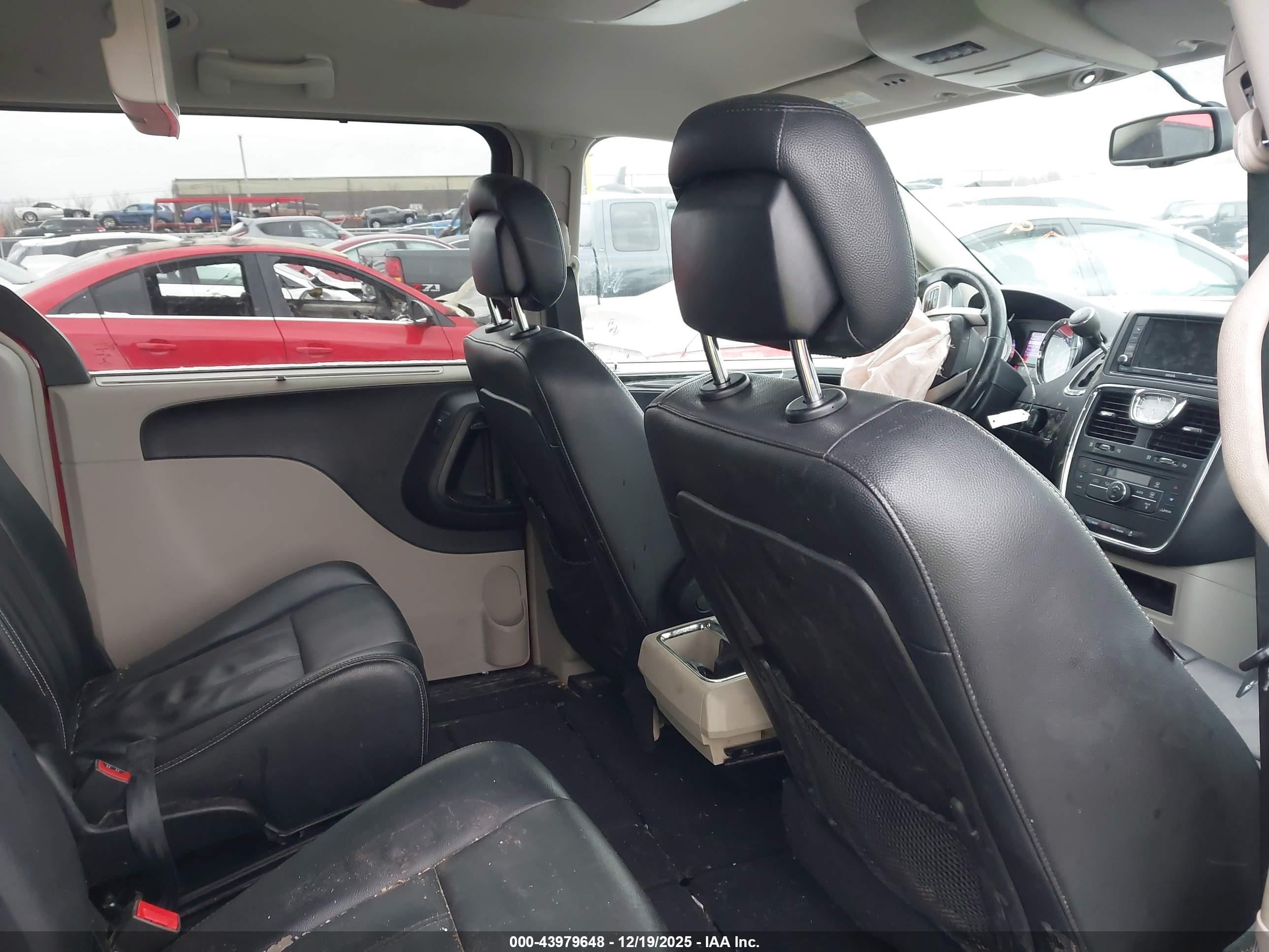 CHRYSLER TOWN image 8