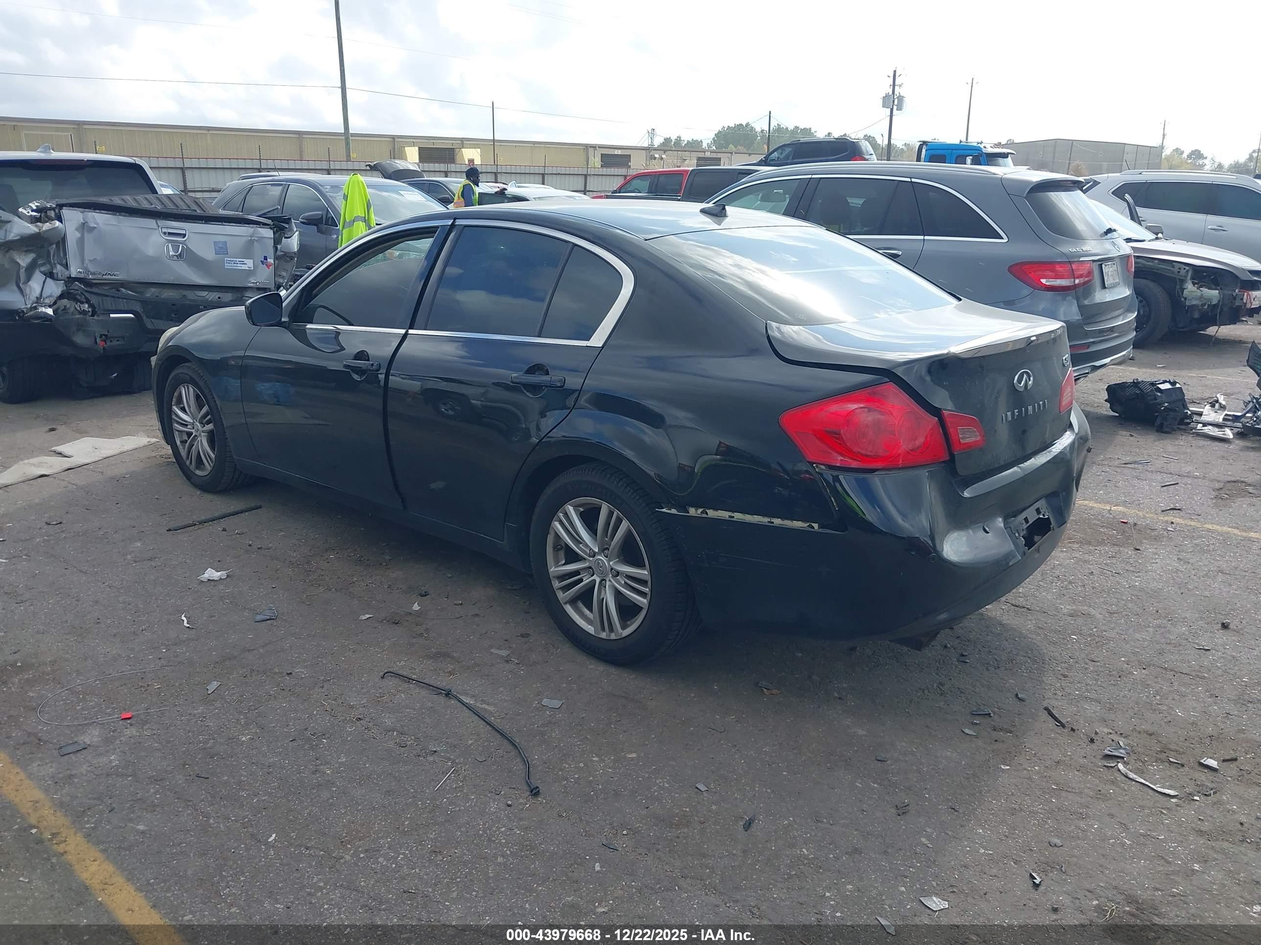 INFINITI G37 image 3