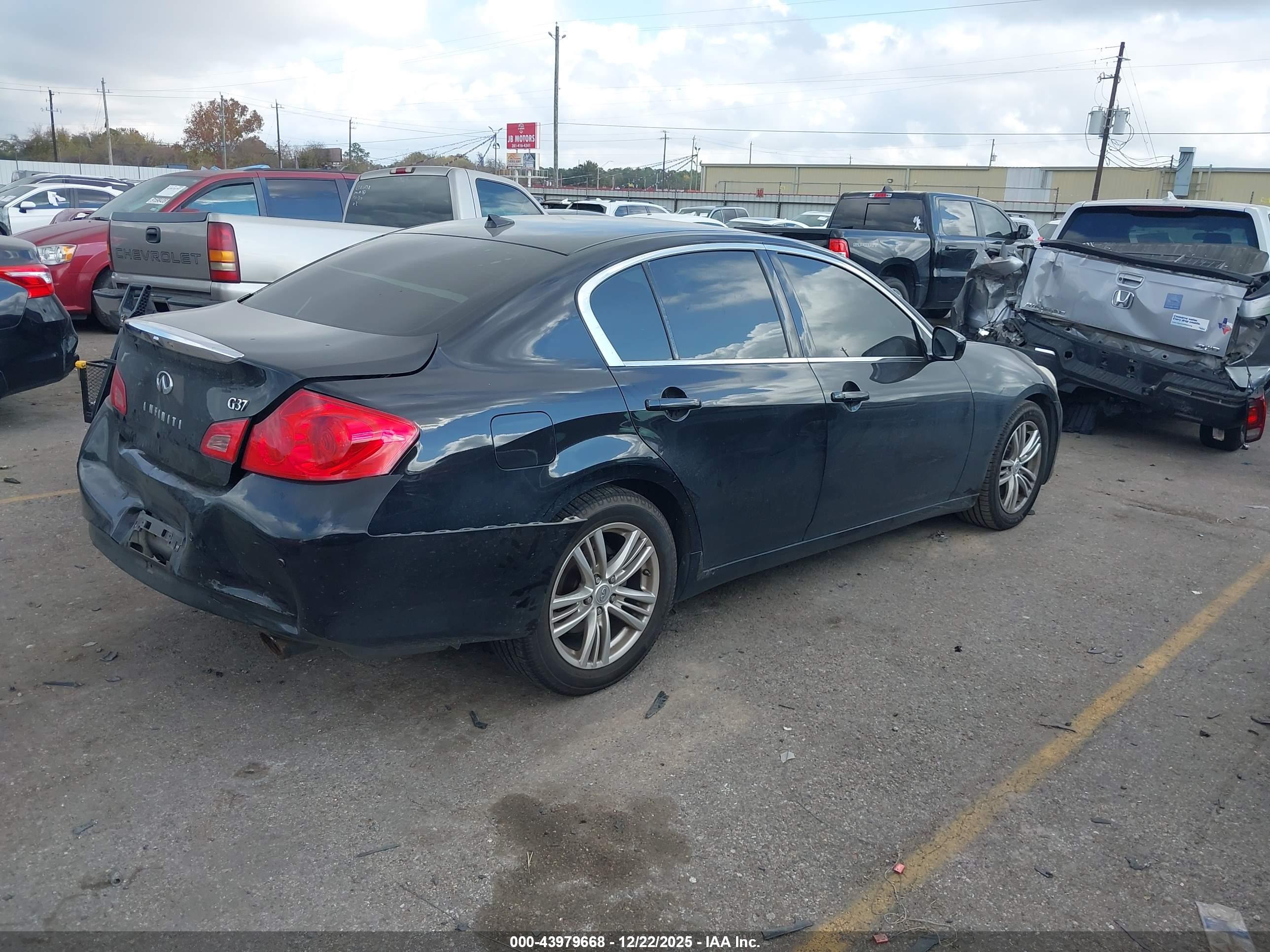 INFINITI G37 image 4
