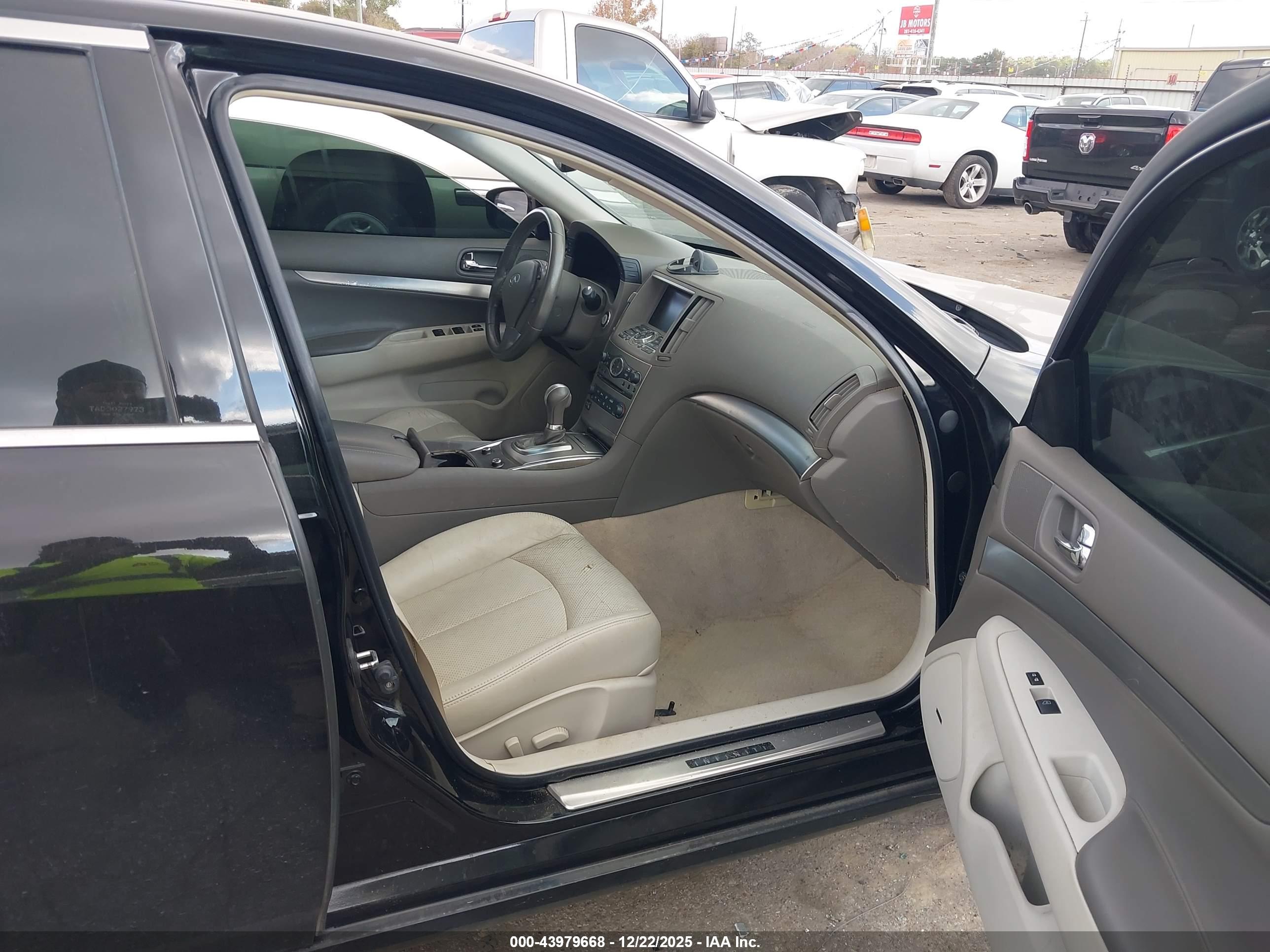 INFINITI G37 image 5