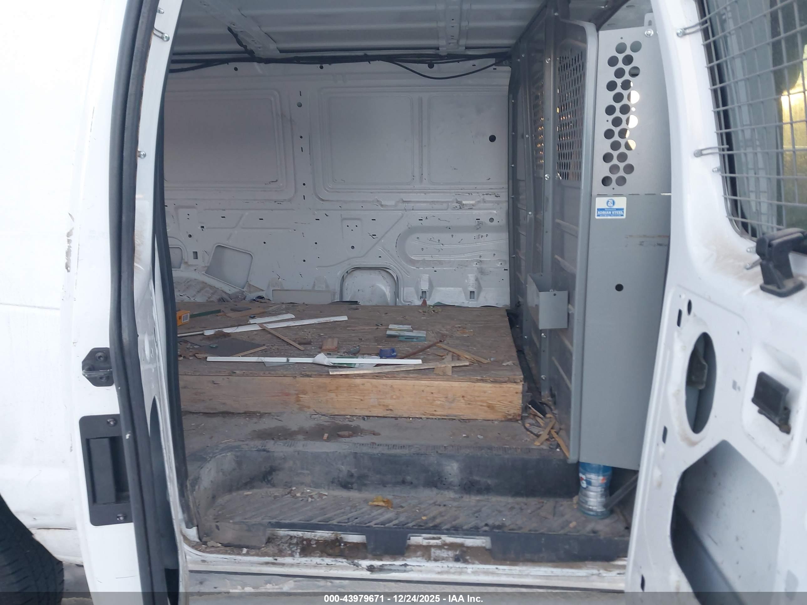 FORD E-250 image 8