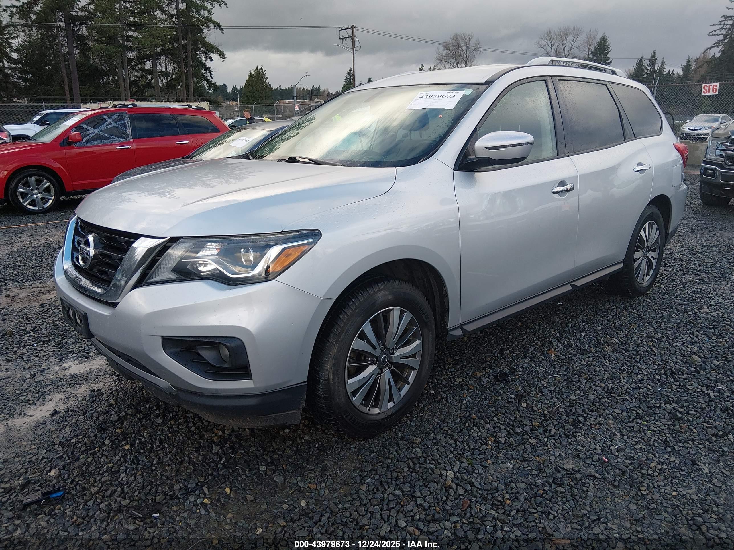NISSAN PATHFINDER image 2