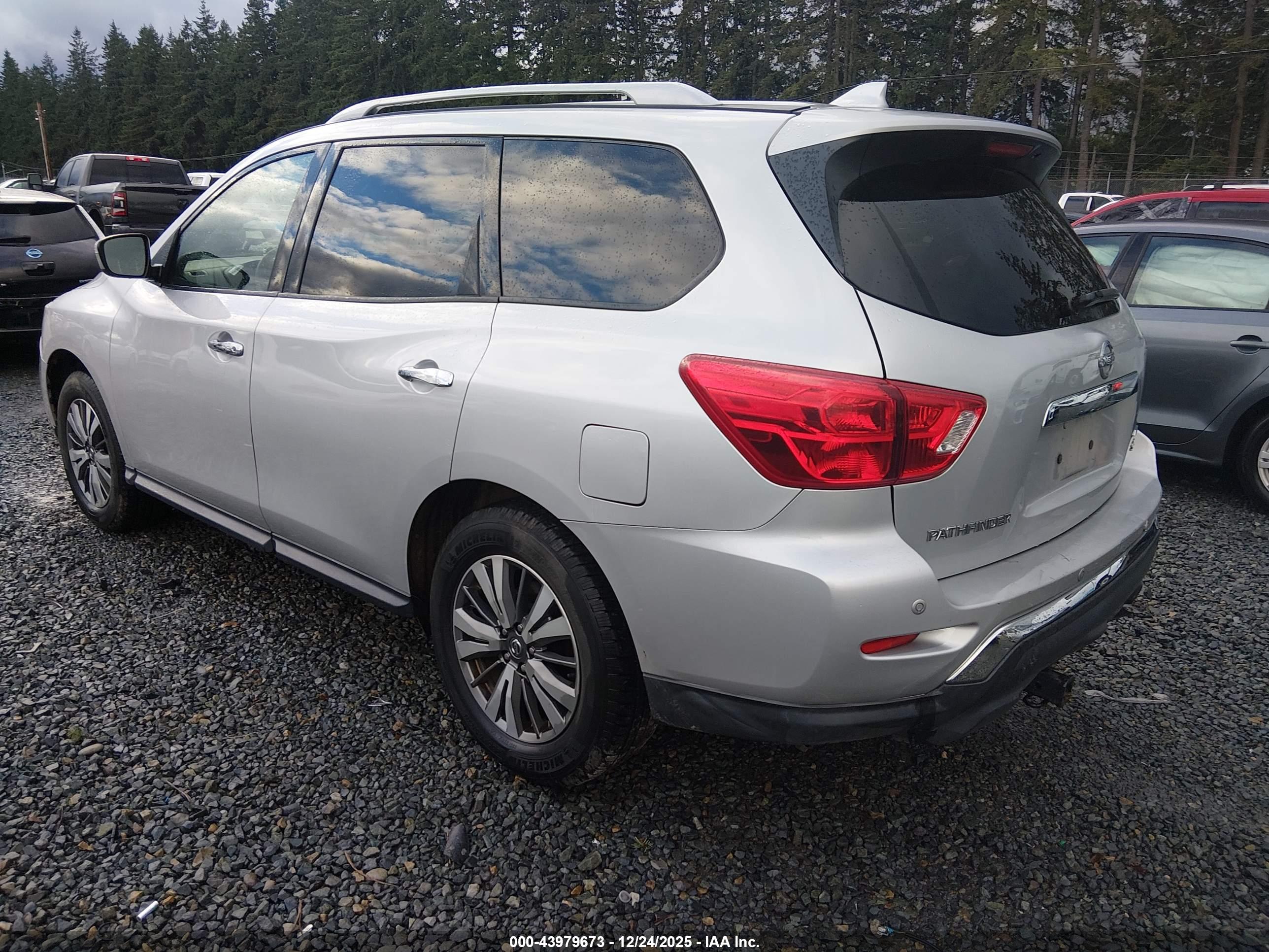 NISSAN PATHFINDER image 3