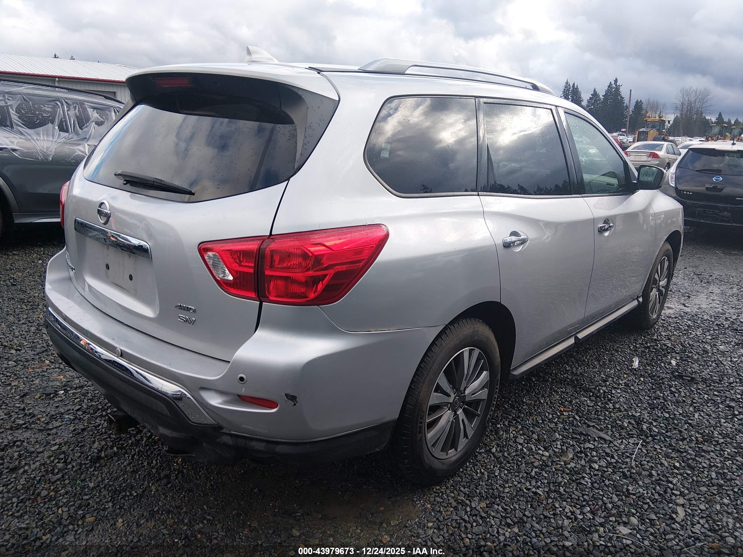 NISSAN PATHFINDER image 4