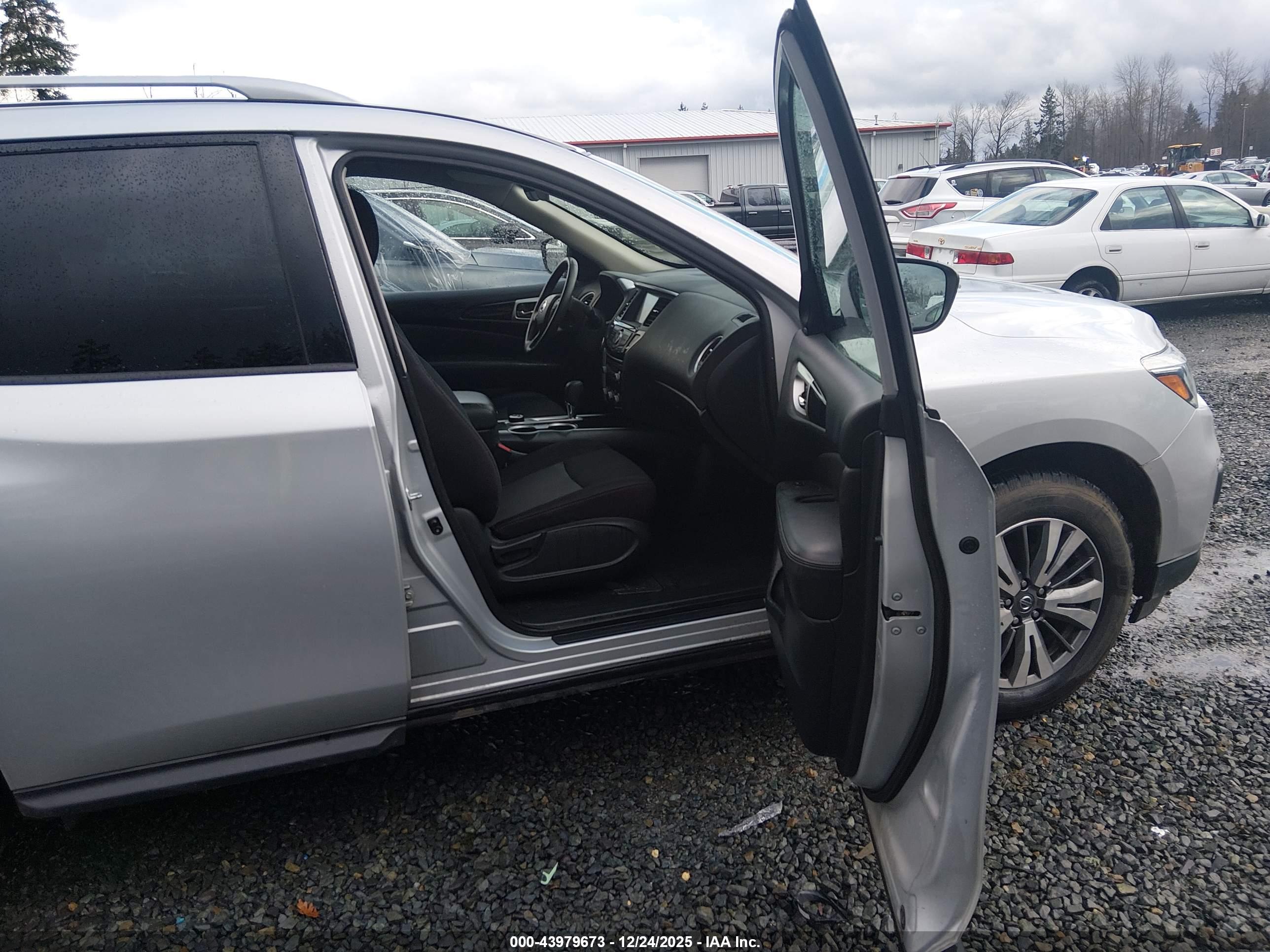 NISSAN PATHFINDER image 5