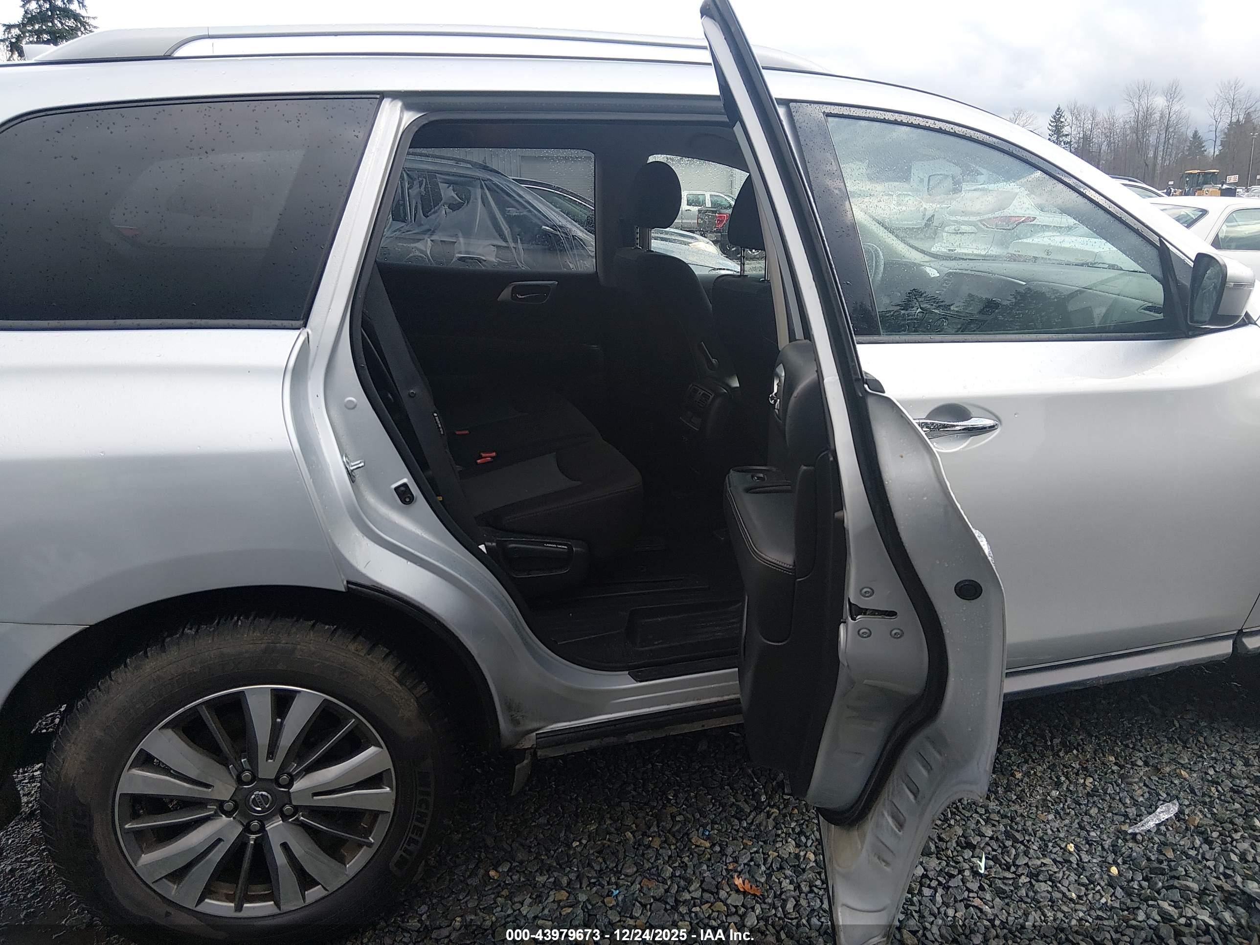 NISSAN PATHFINDER image 8