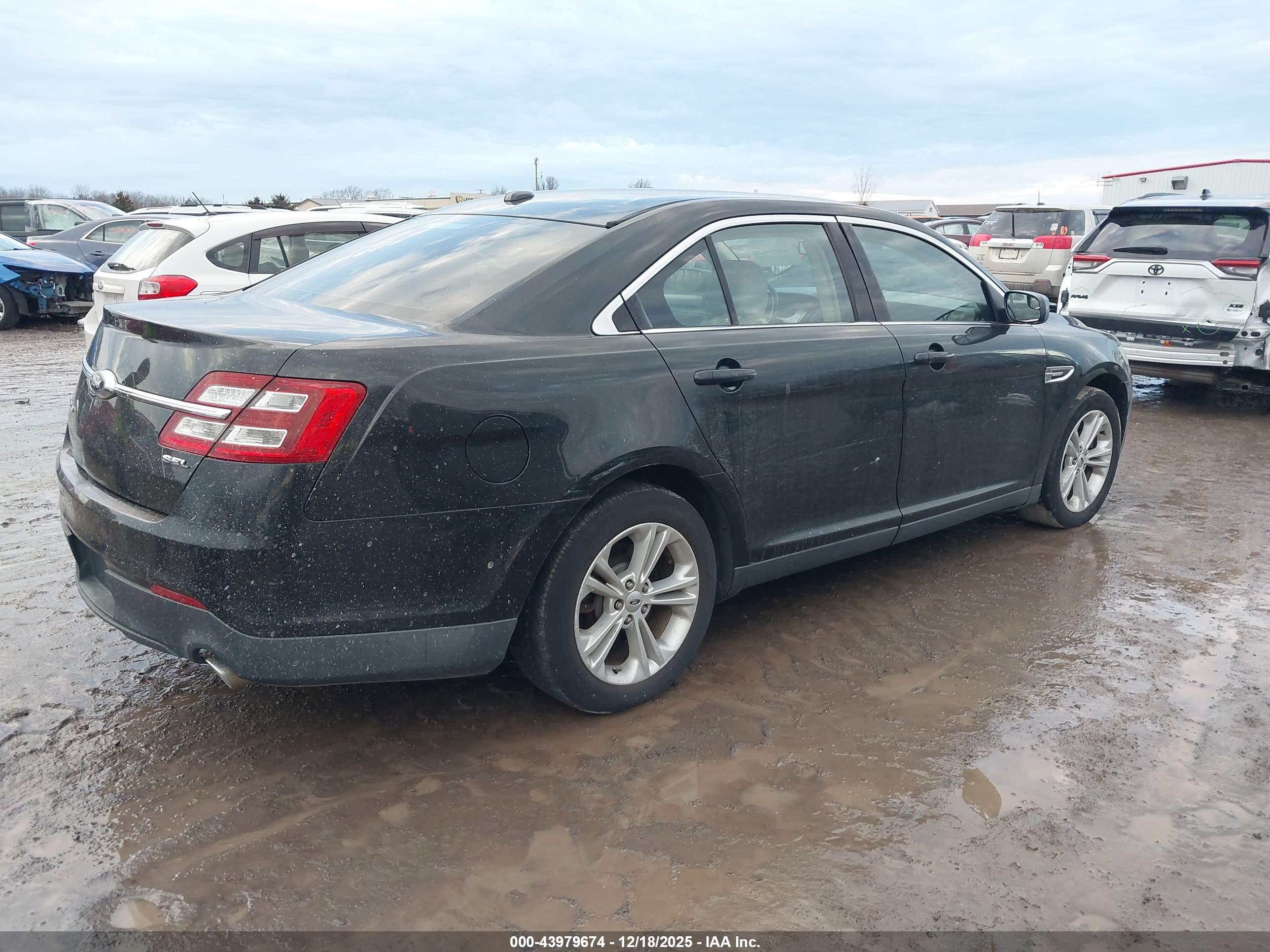 FORD TAURUS image 4
