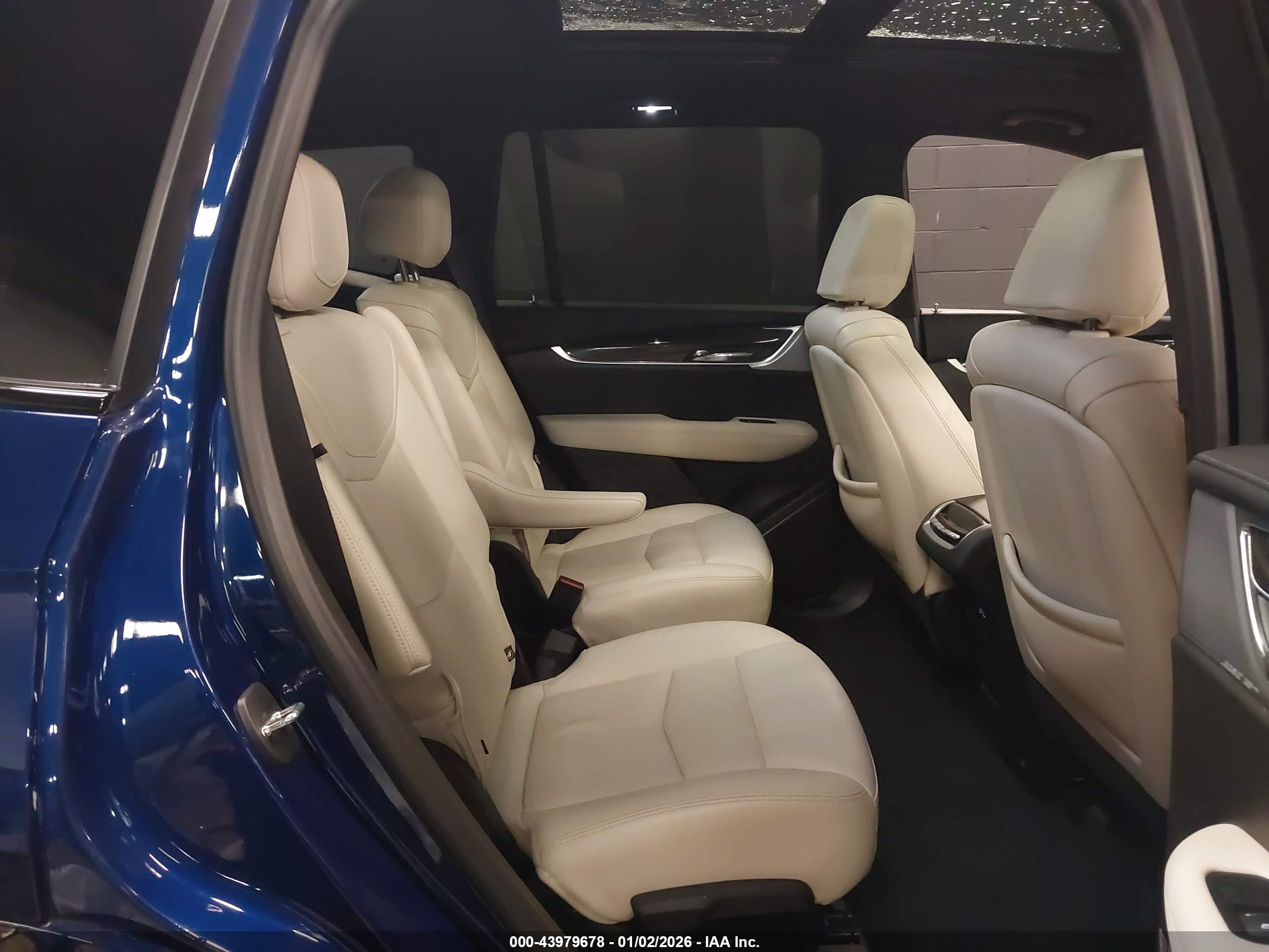 CADILLAC XT6 image 8