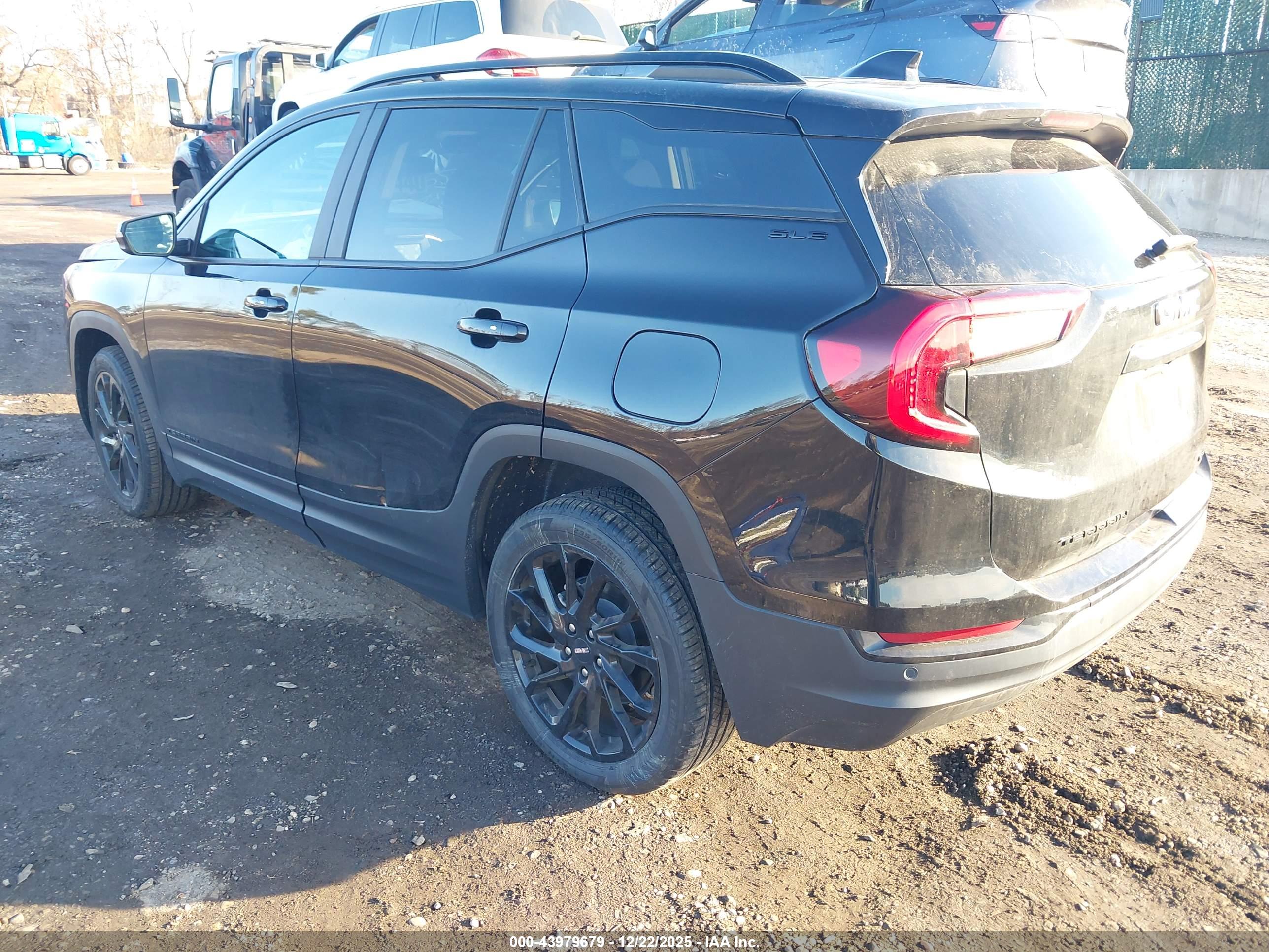 GMC TERRAIN image 3