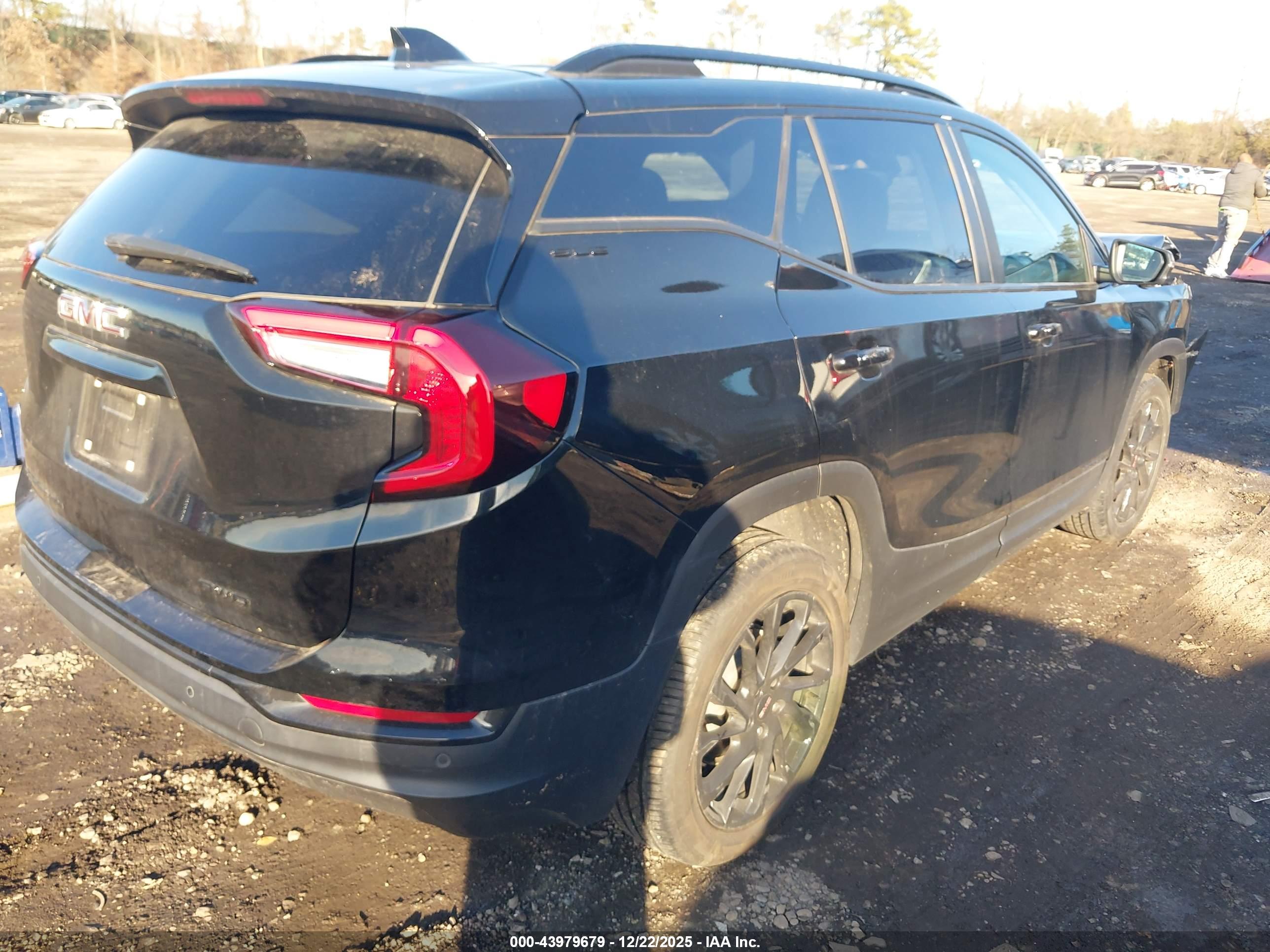 GMC TERRAIN image 4