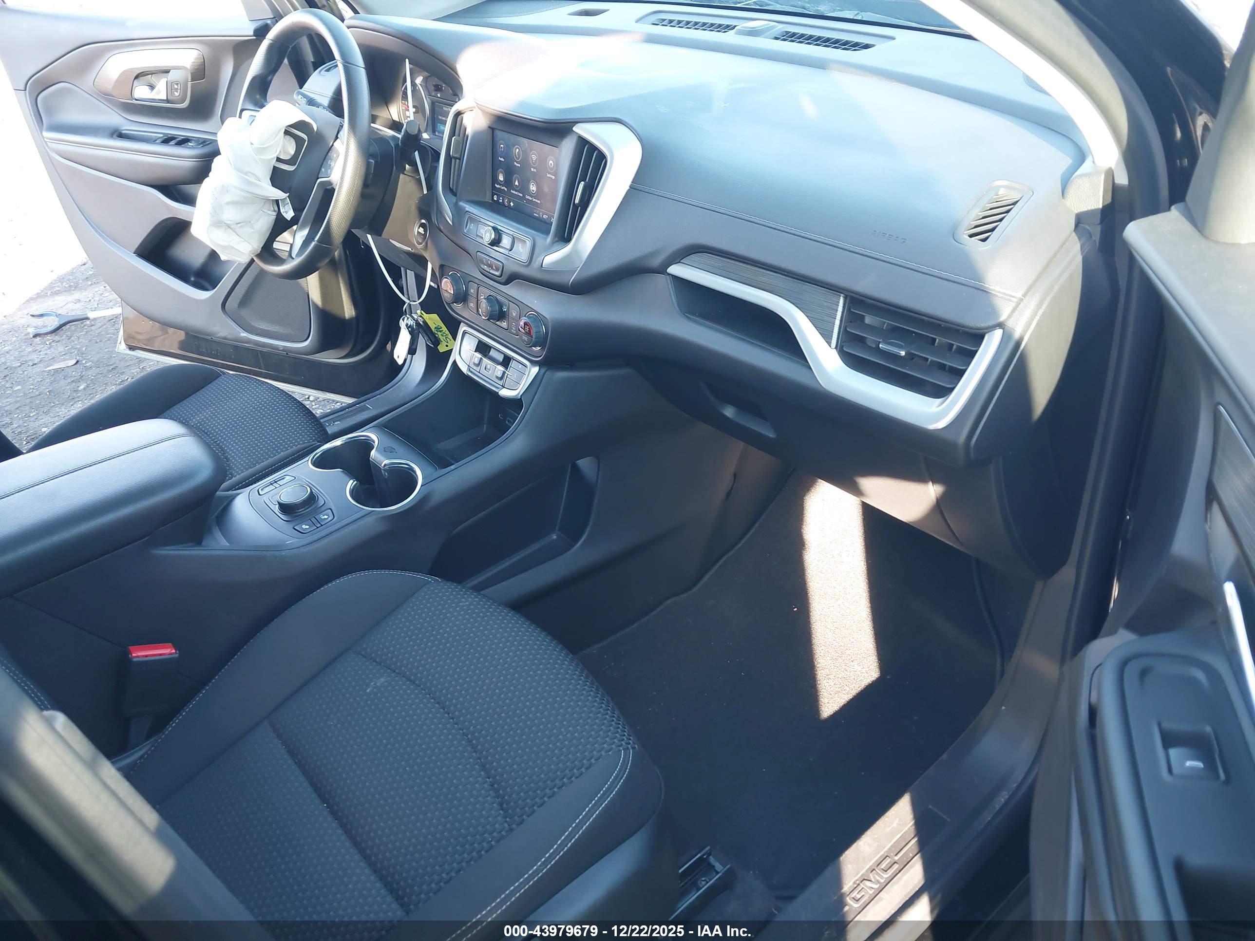 GMC TERRAIN image 5