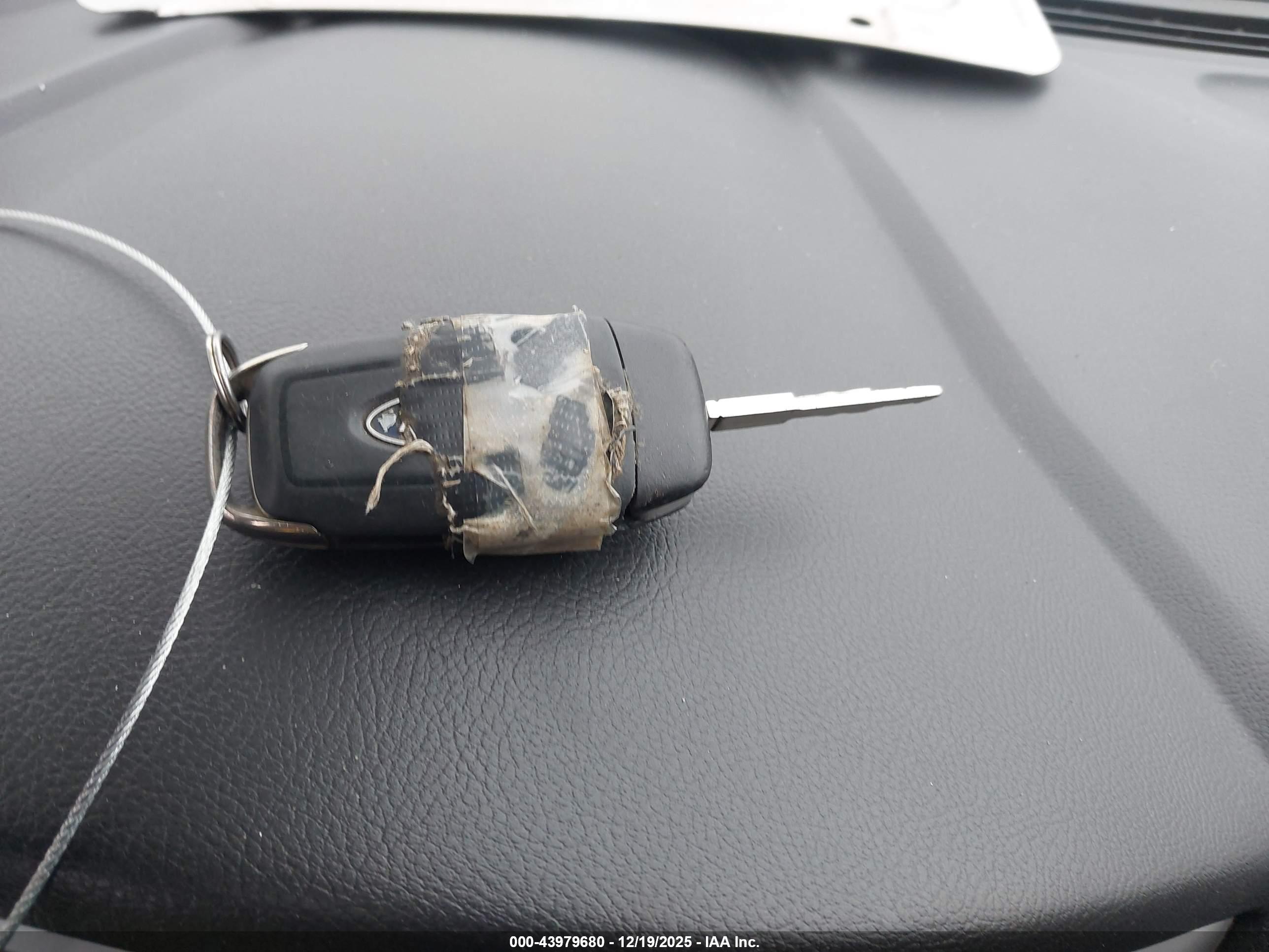 FORD FUSION image 11