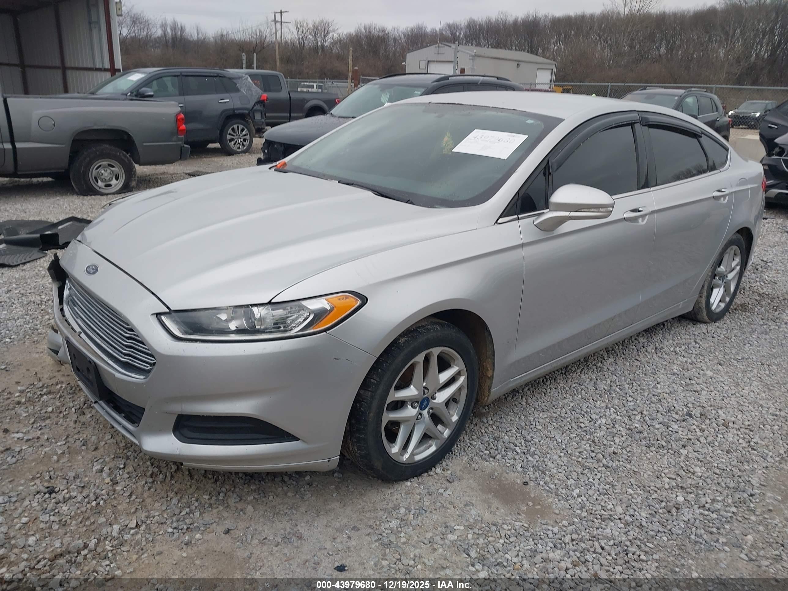 FORD FUSION image 2