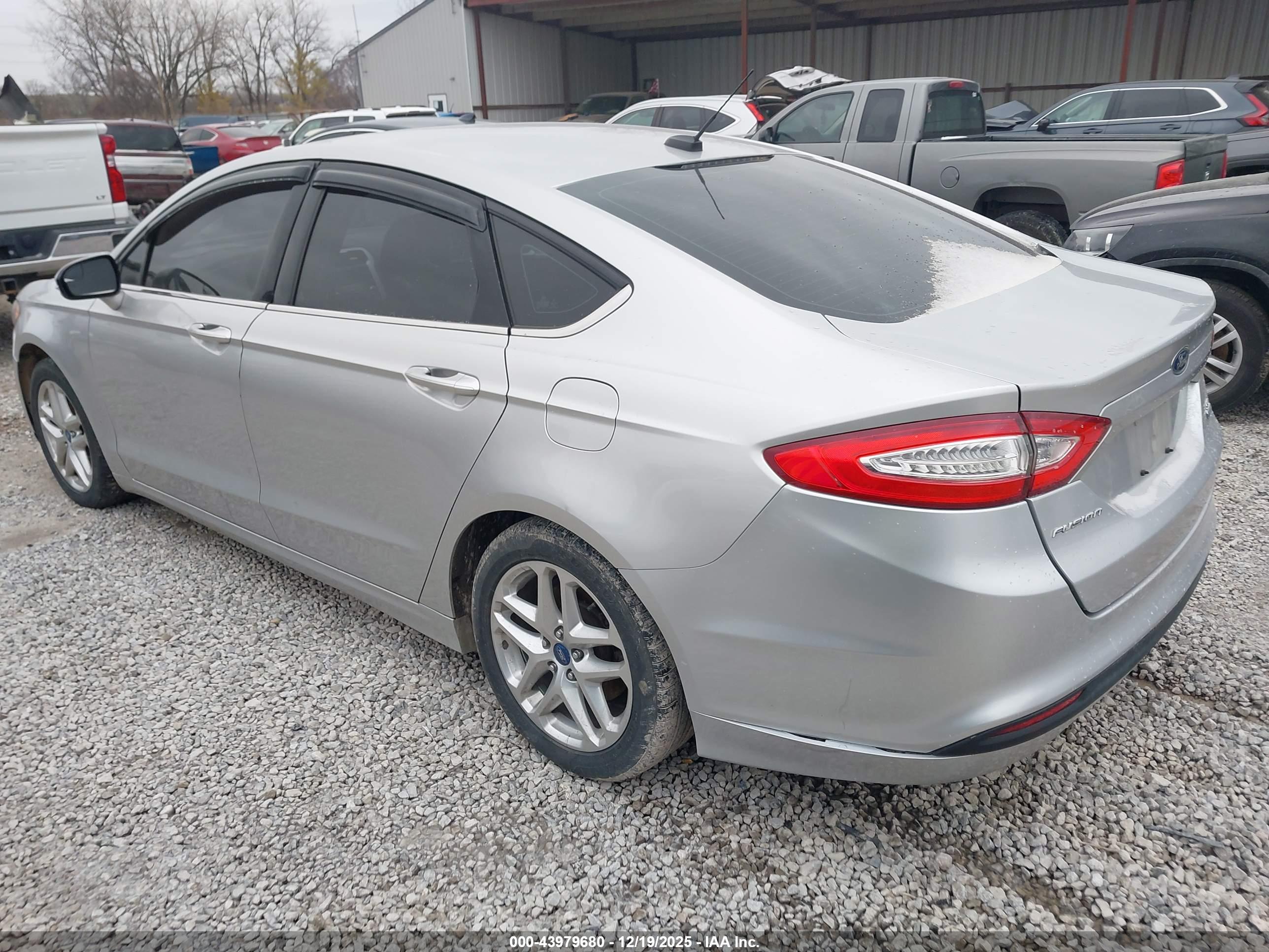FORD FUSION image 3