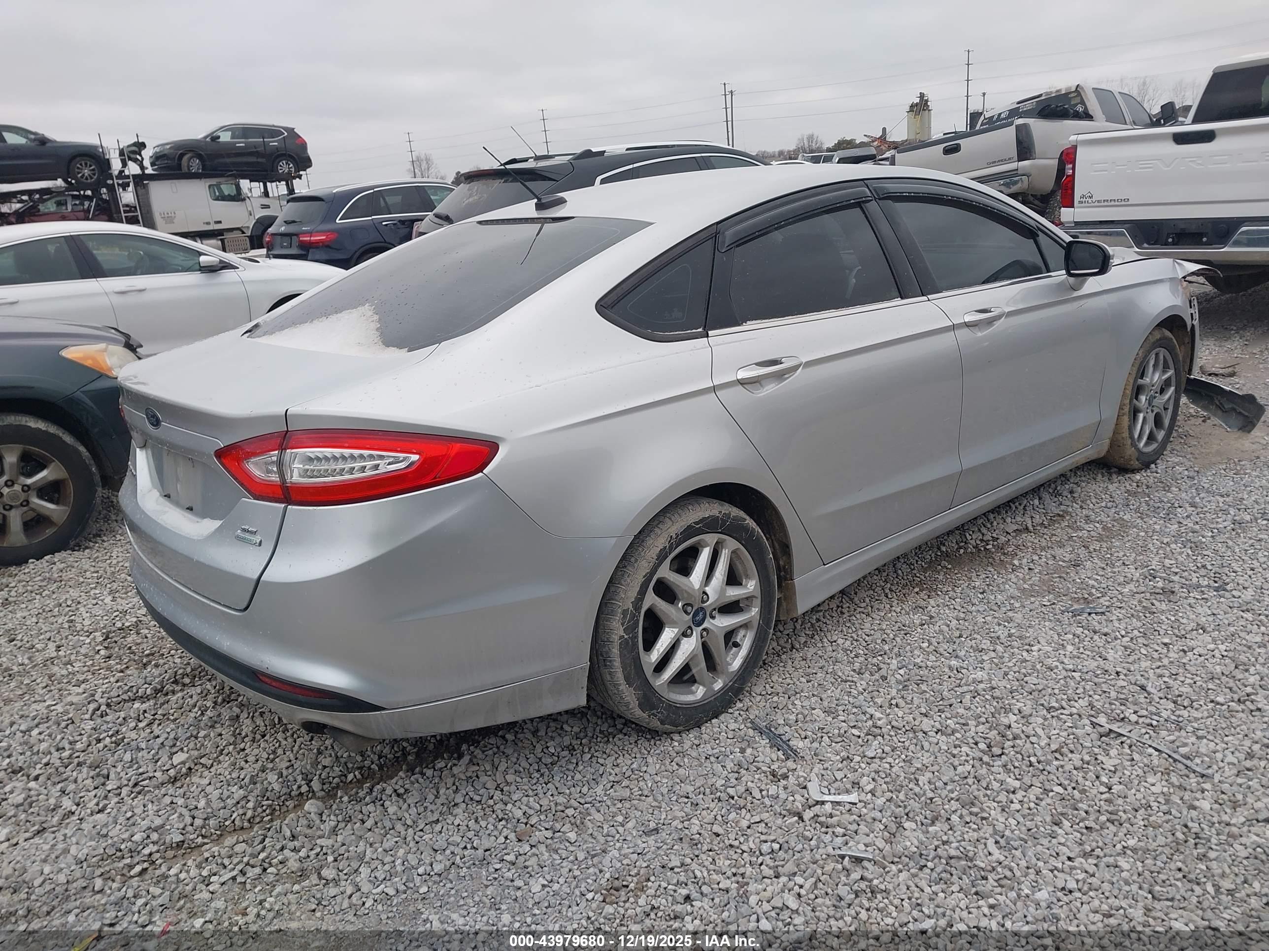 FORD FUSION image 4
