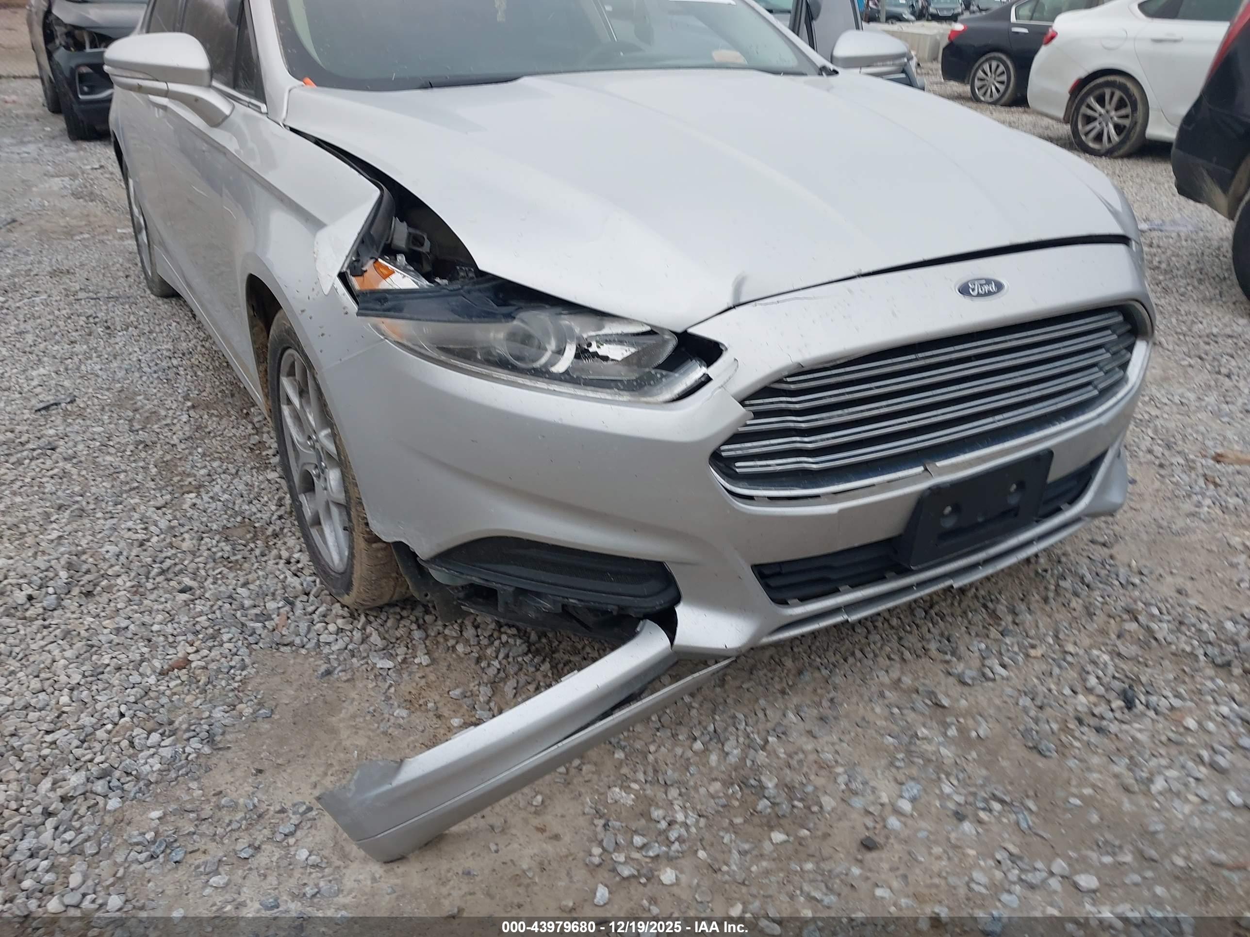 FORD FUSION image 6