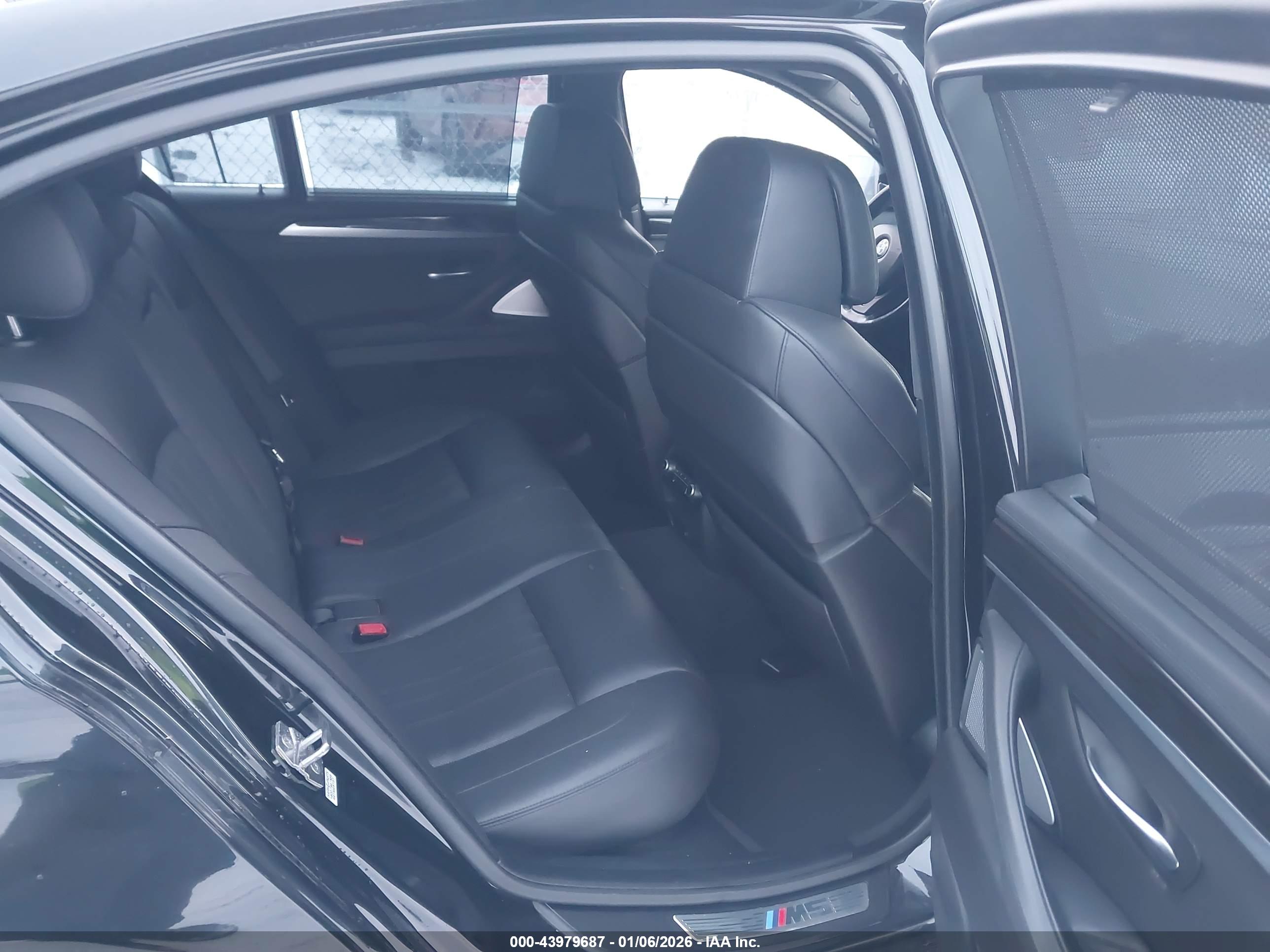 BMW M5 image 8