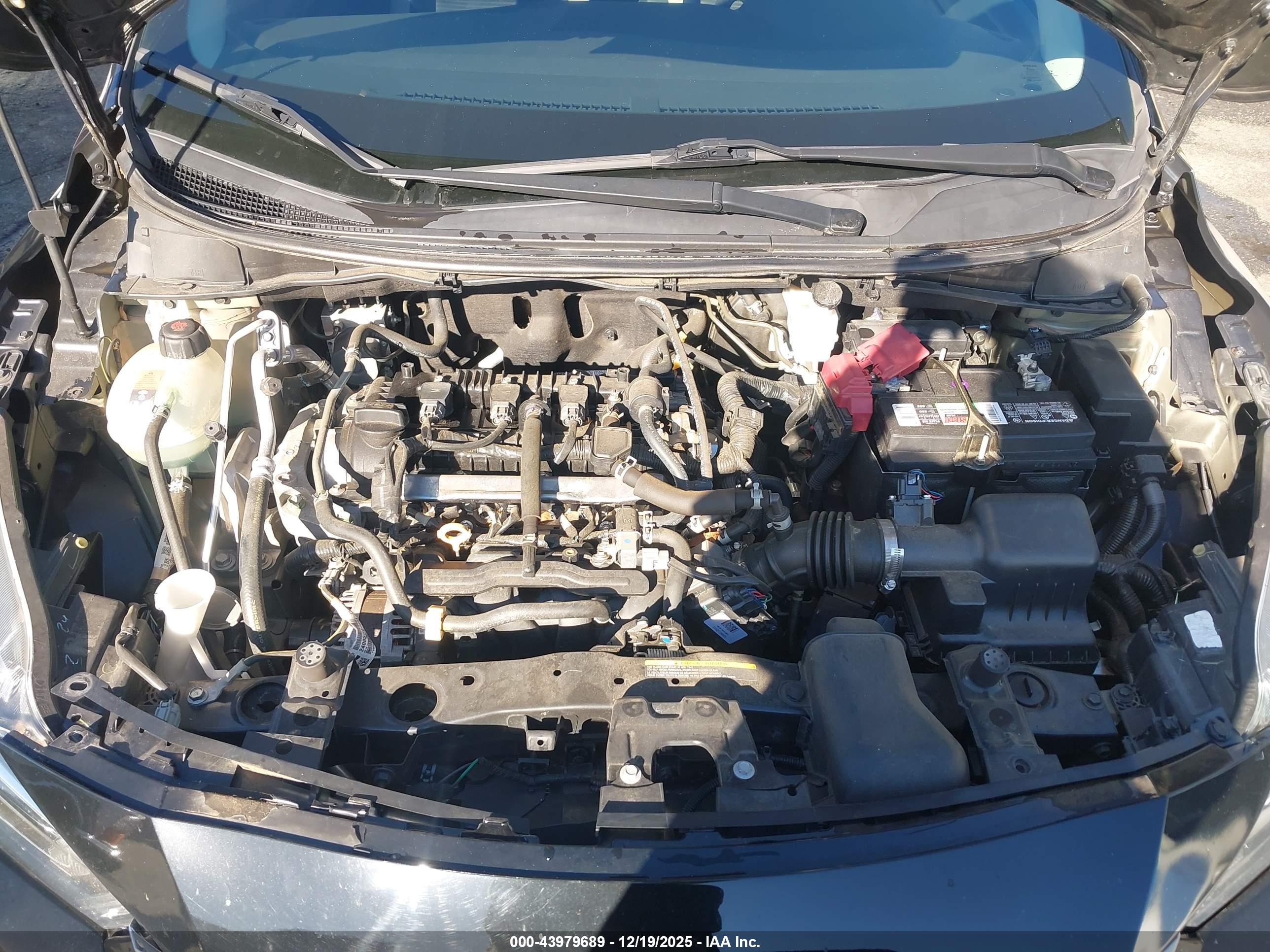 NISSAN VERSA image 10