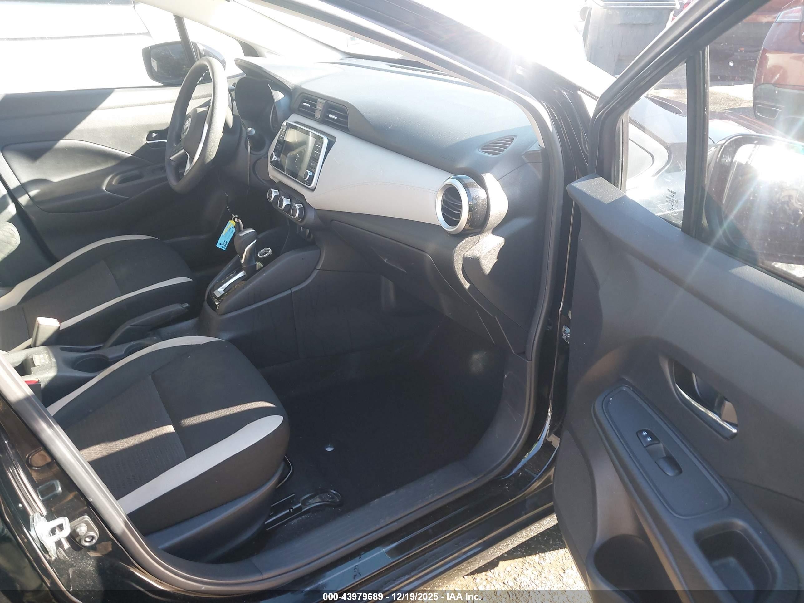 NISSAN VERSA image 5