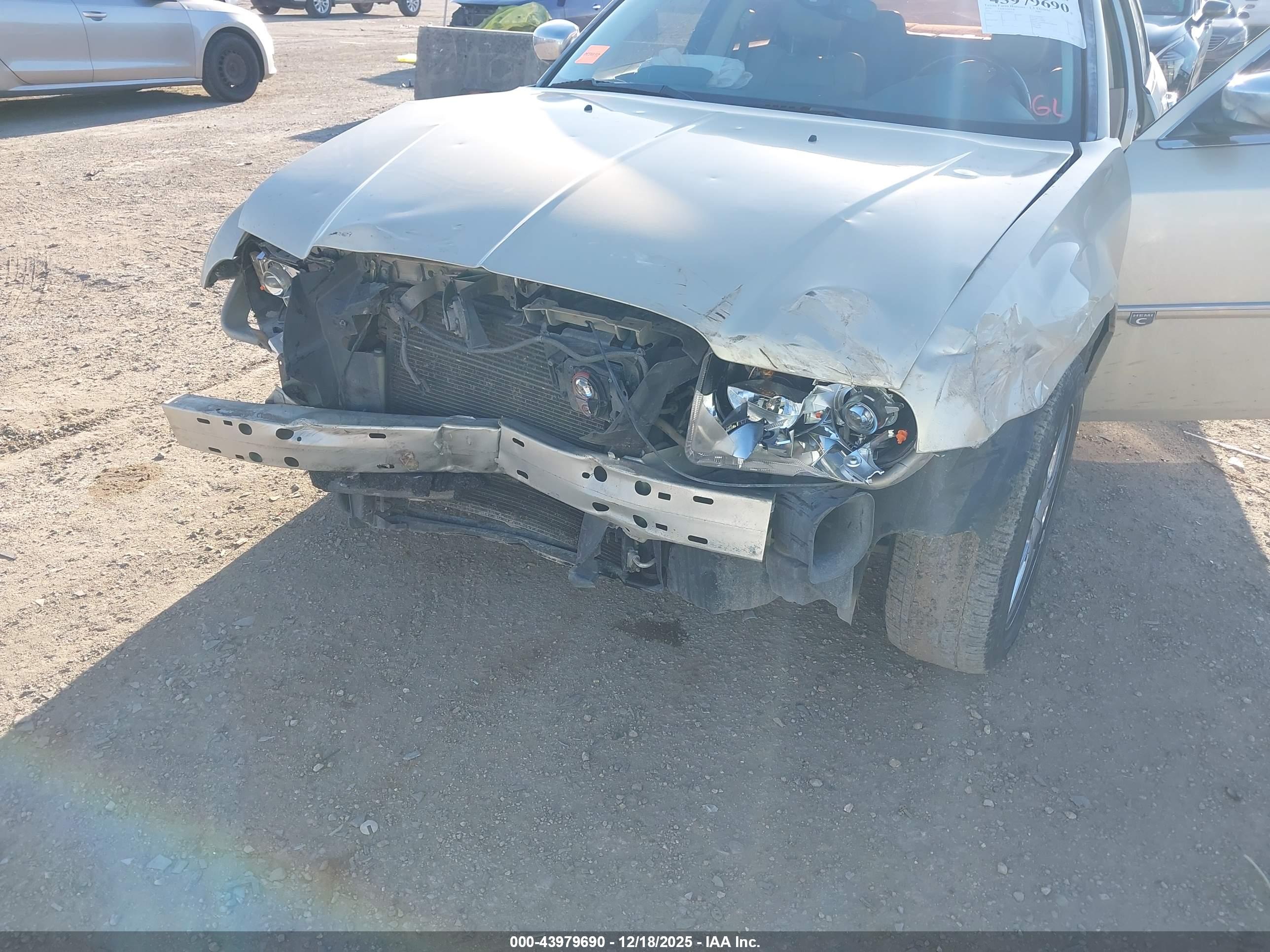 CHRYSLER 300C image 6
