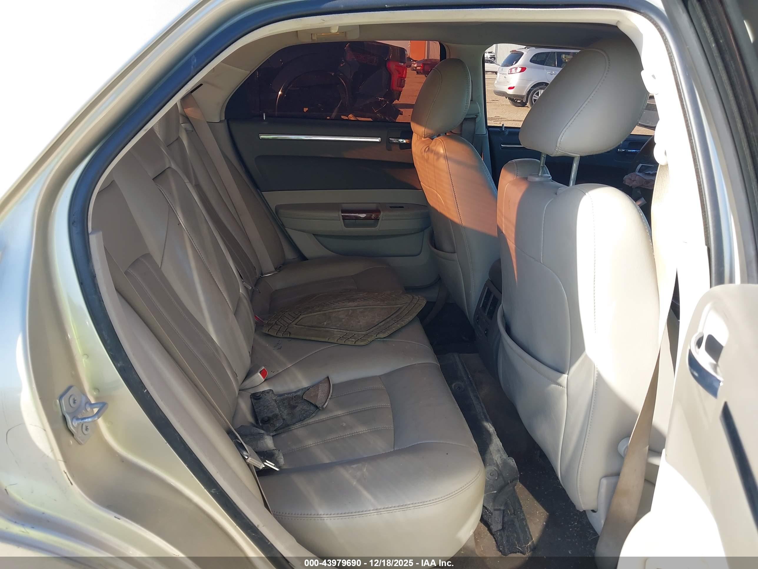 CHRYSLER 300C image 8