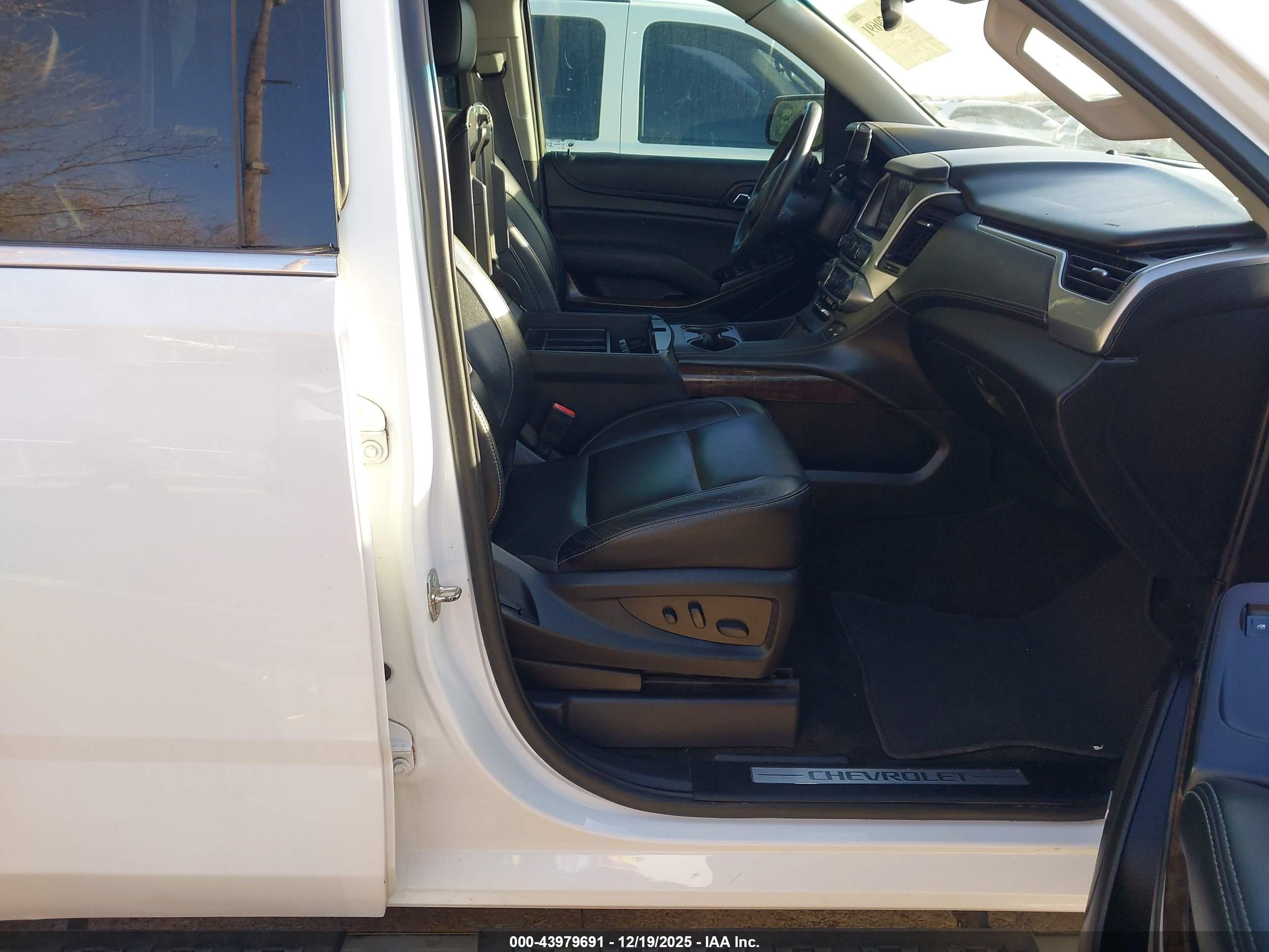 CHEVROLET TAHOE image 5