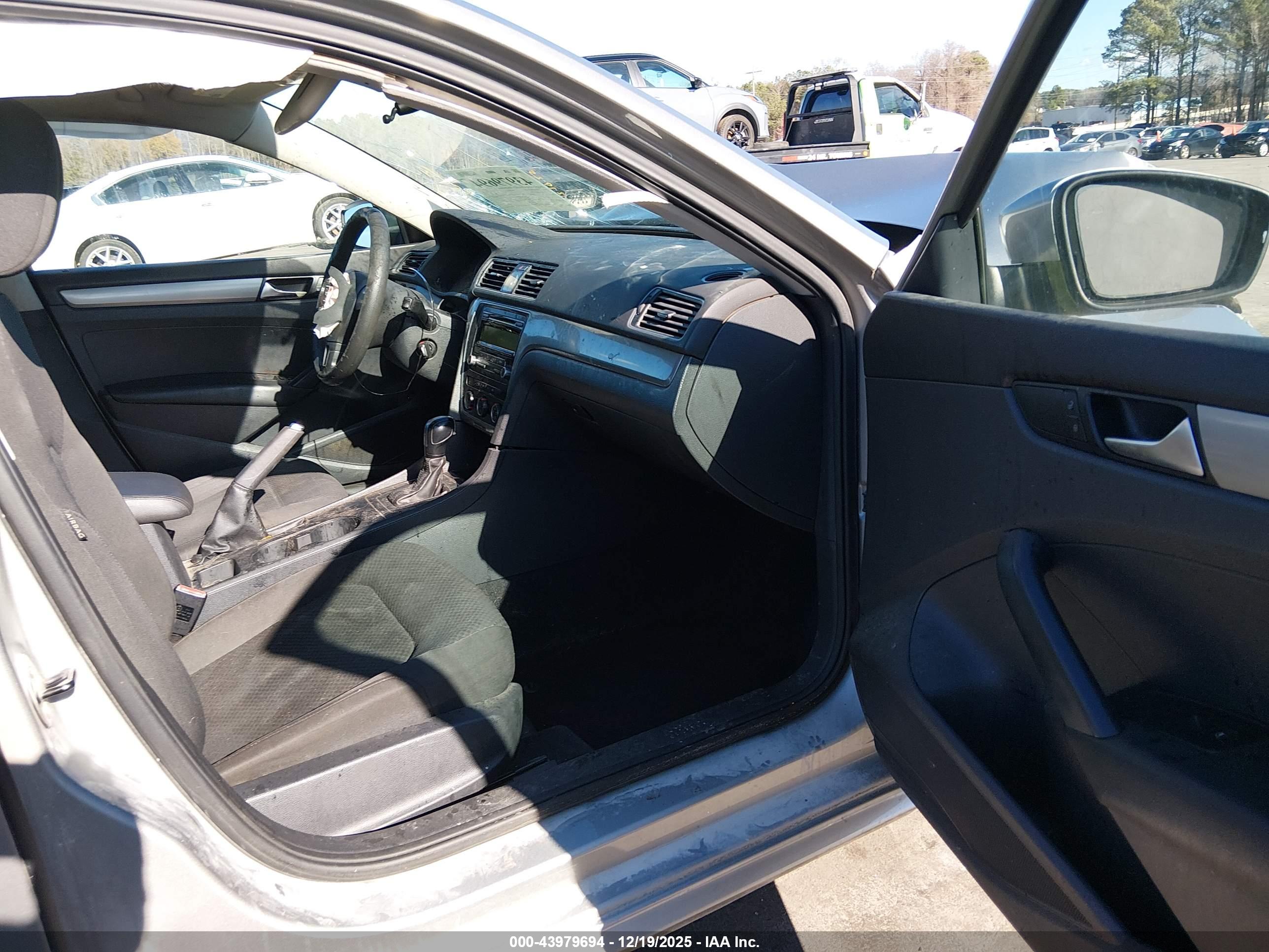 VOLKSWAGEN PASSAT image 5