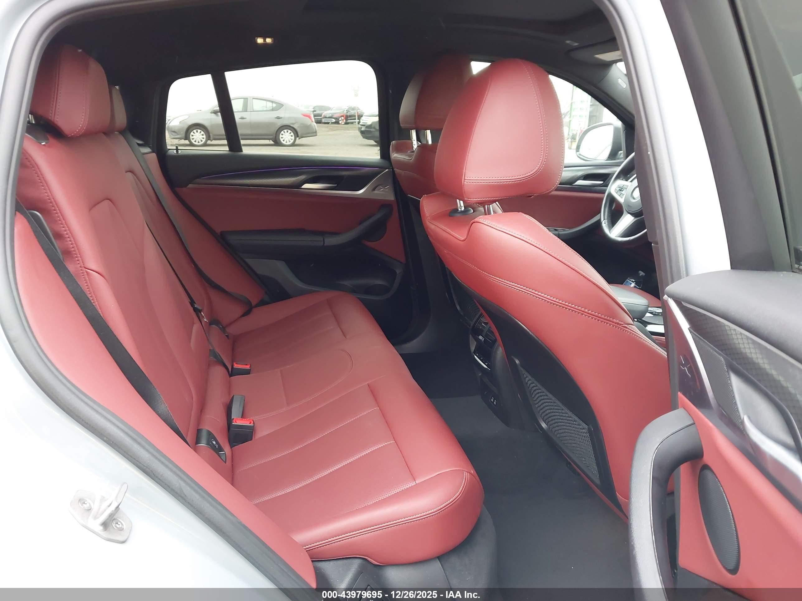 BMW X4 image 8