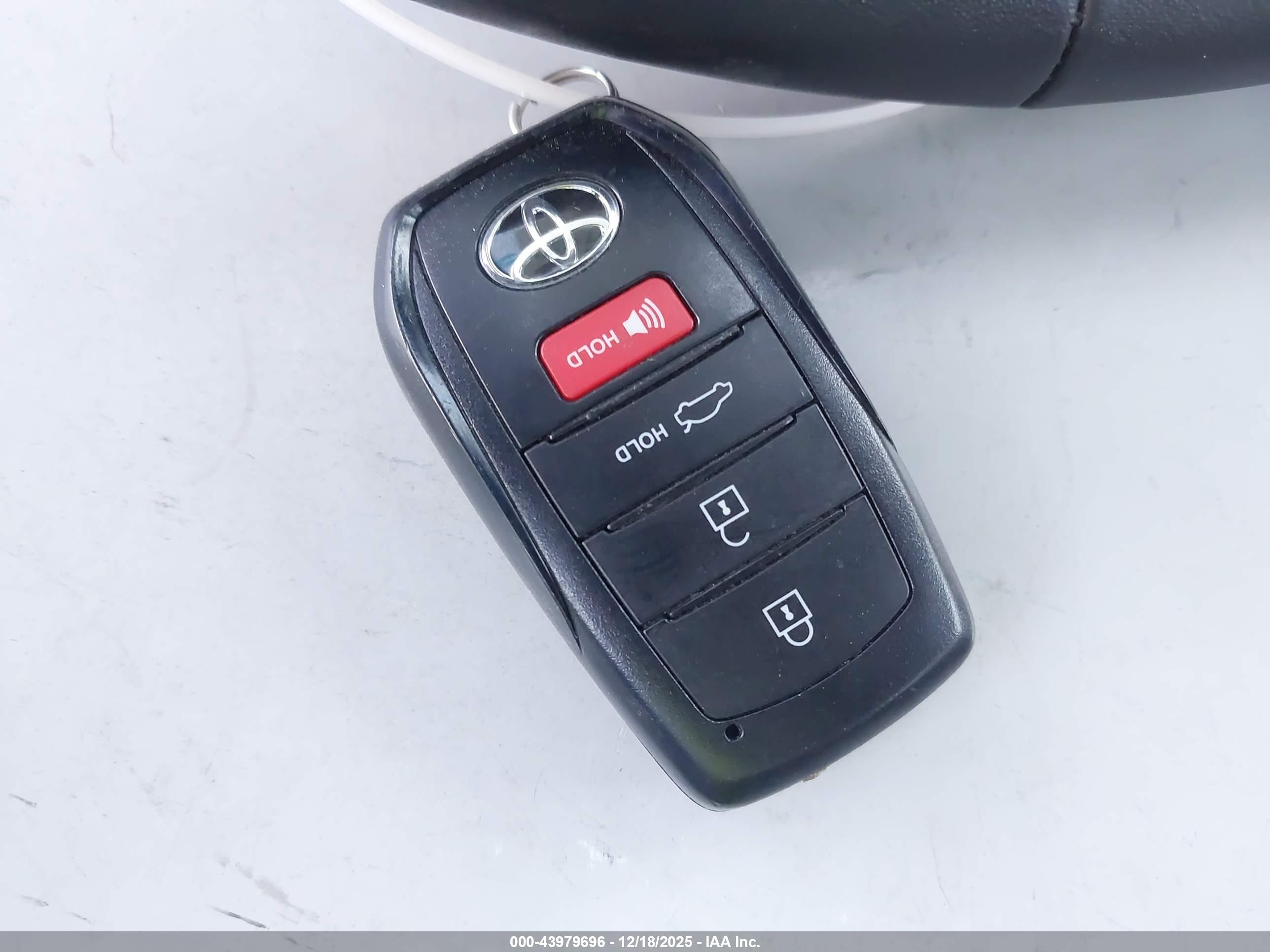 TOYOTA CAMRY image 11