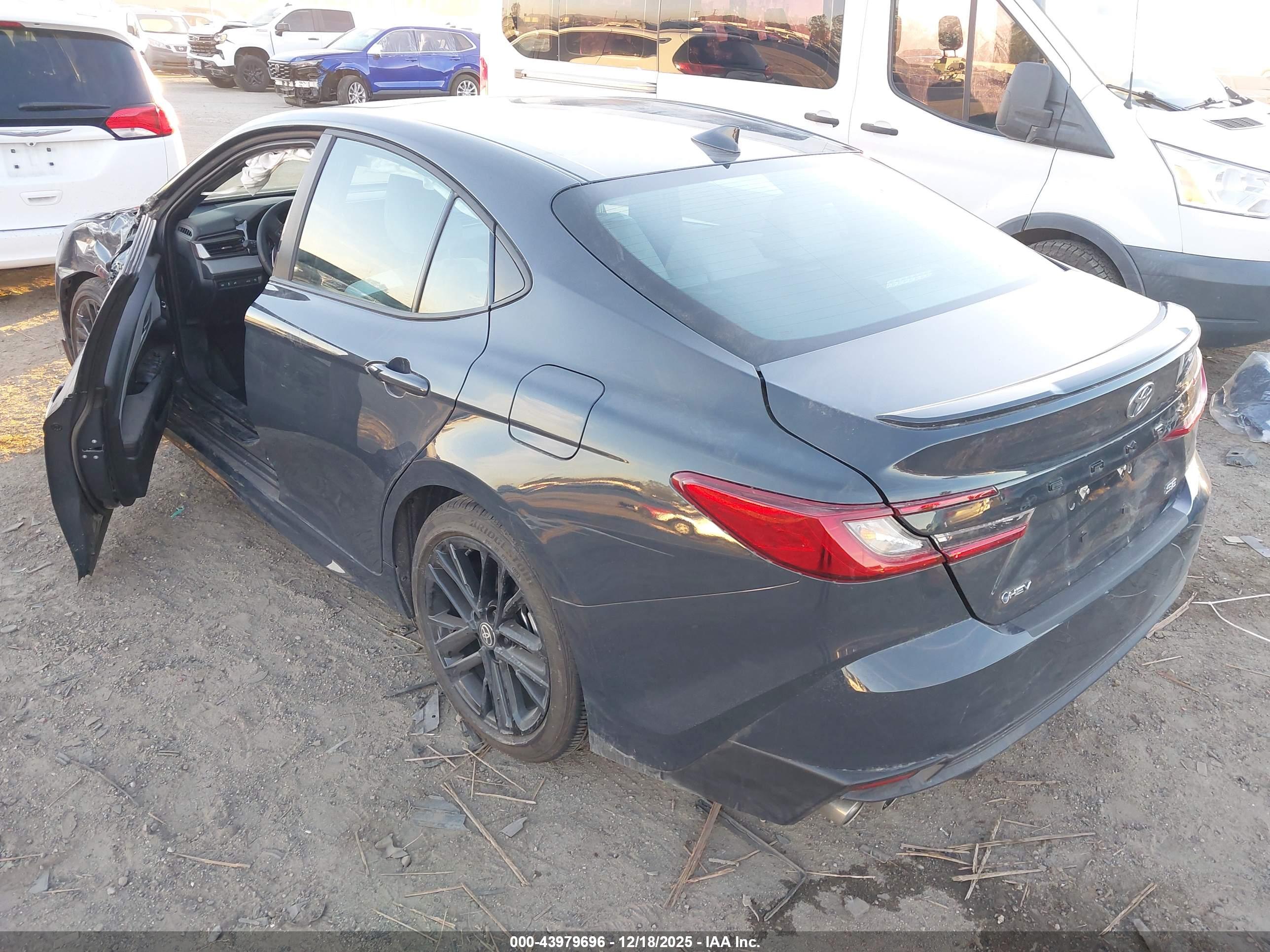 TOYOTA CAMRY image 3