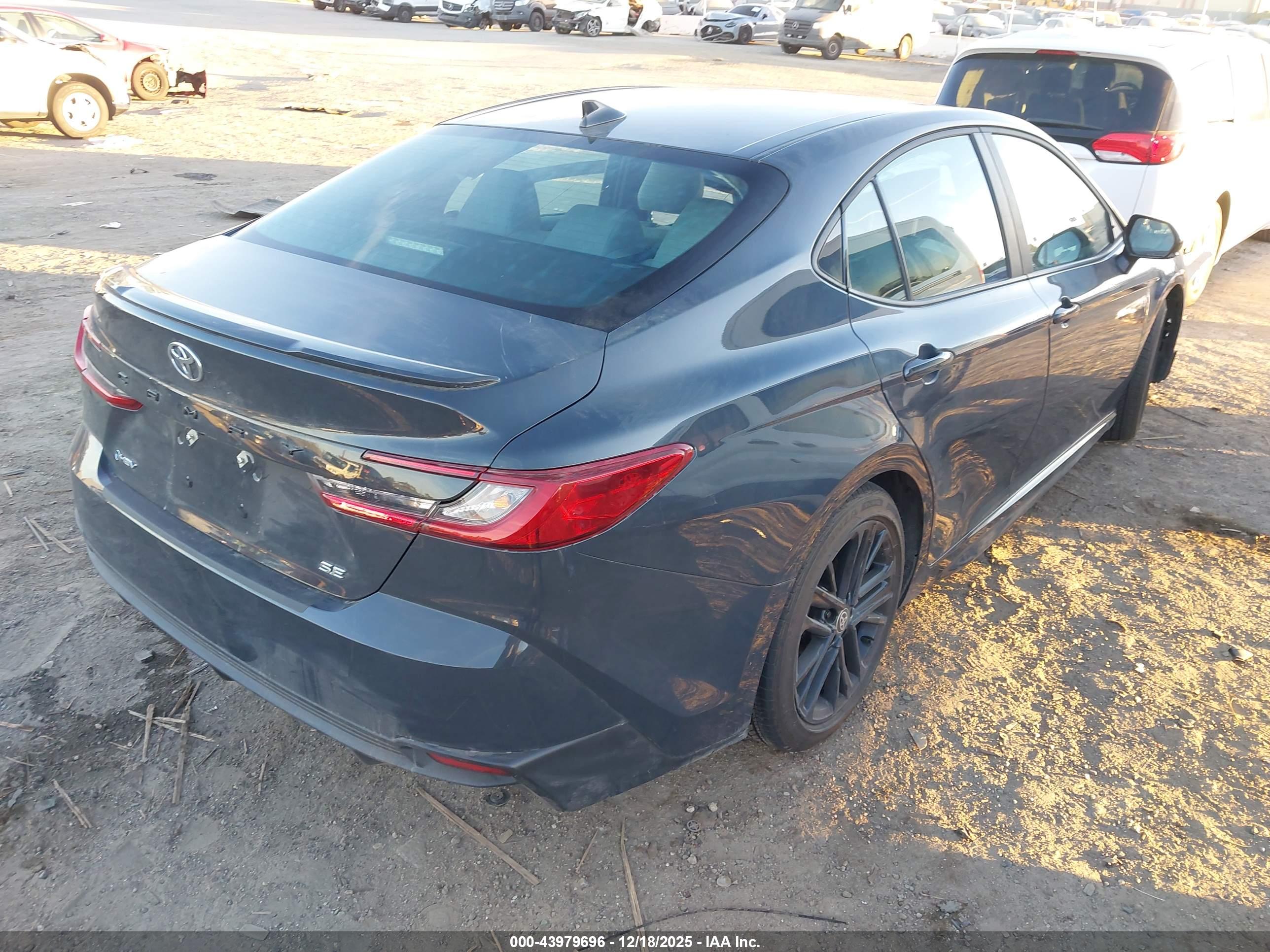 TOYOTA CAMRY image 4