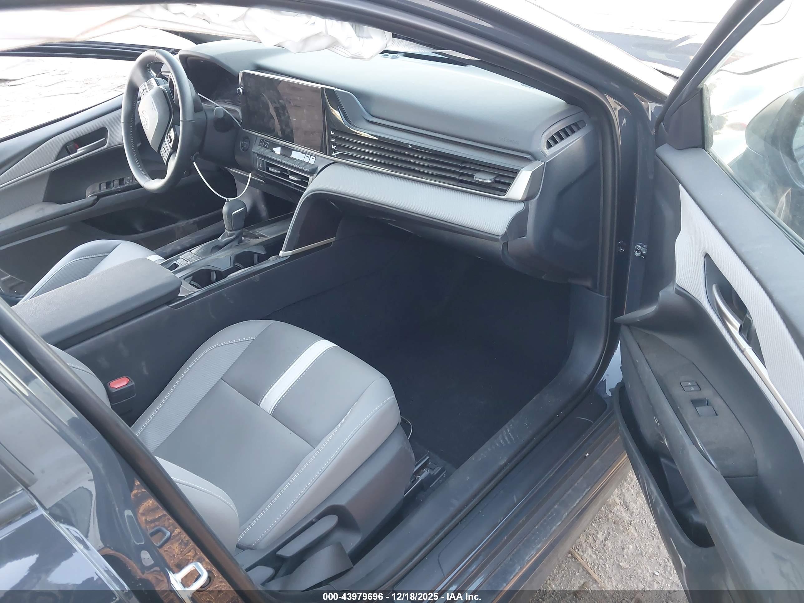 TOYOTA CAMRY image 5